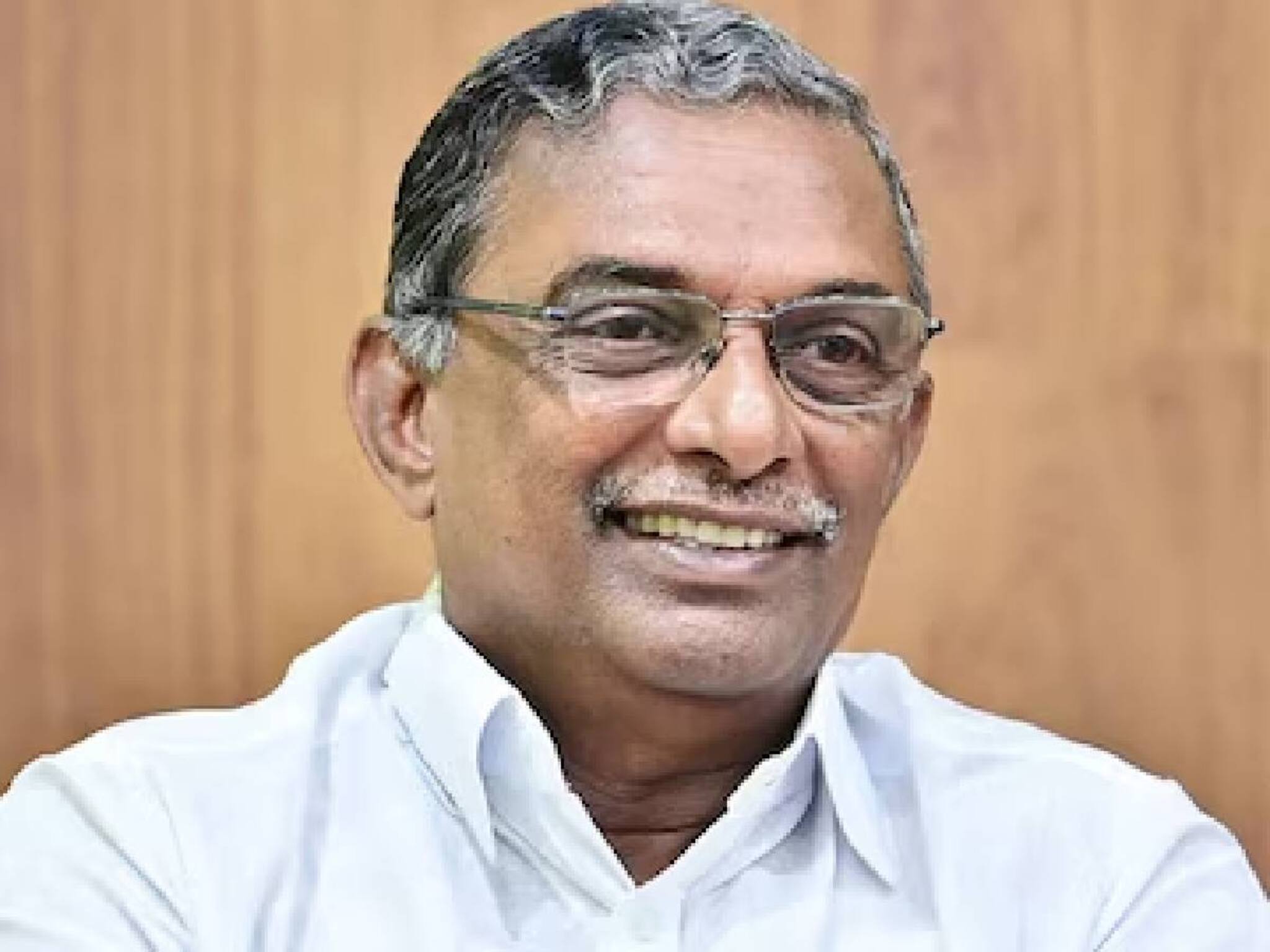 പോറ്റിക്കൊപ്പം പത്മകുമാർ വിദേശത്ത് പോയിരുന്നോ? പാസ്പോർട്ട് പിടിച്ചെടുത്ത് അന്വേഷണ സംഘം