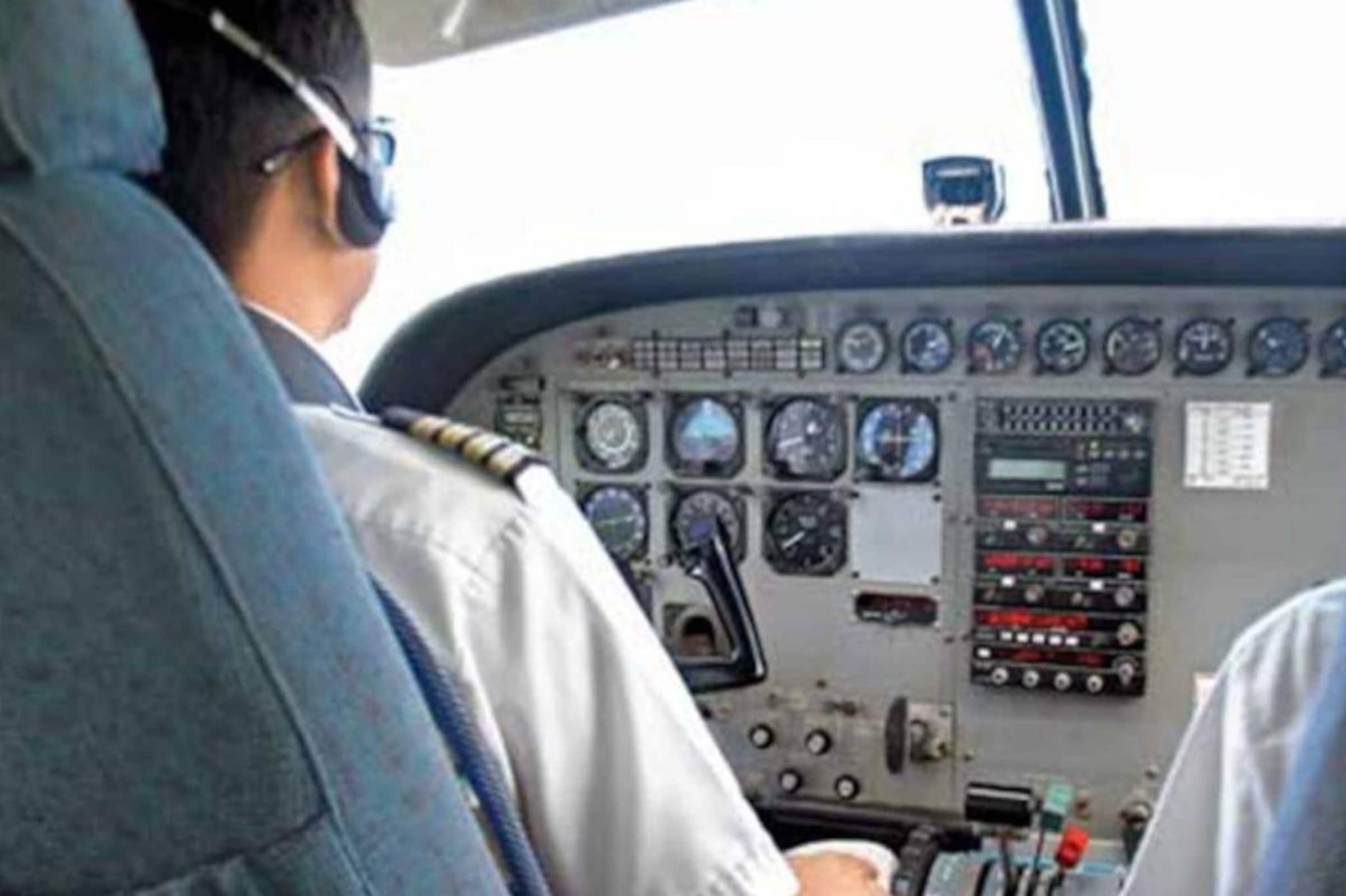 കാബിൻ ക്രൂവായ 26കാരിയെ ഹോട്ടലിൽ വച്ച് ബലാത്സംഗം ചെയ്ത 60കാരനായ പൈലറ്റിനെതിരെ കേസ്