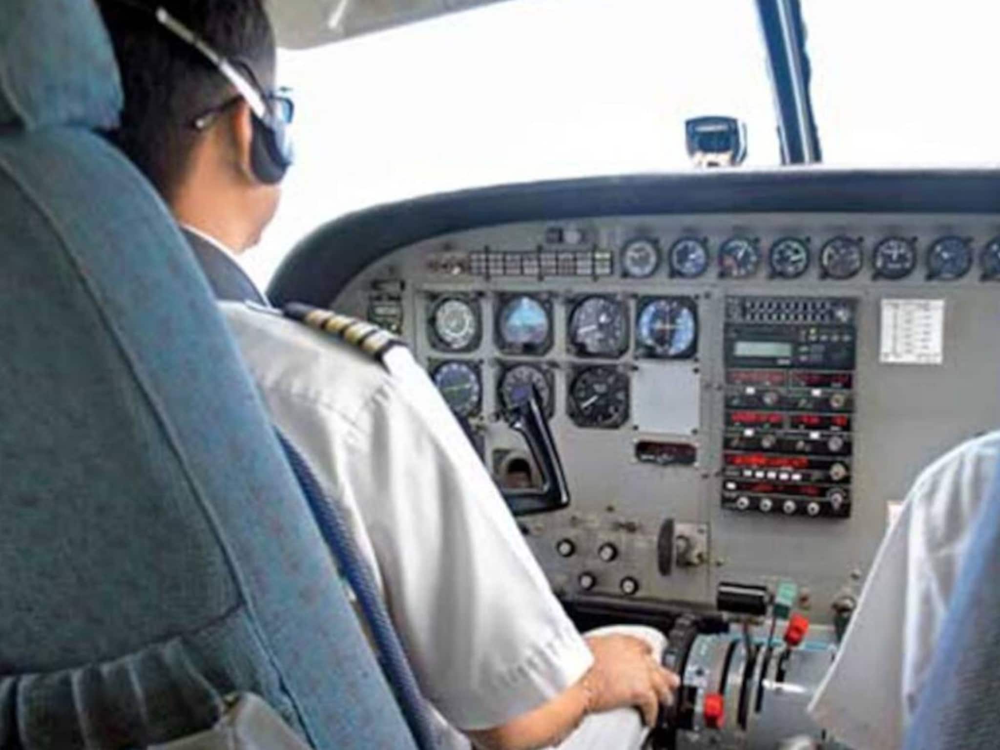 കാബിൻ ക്രൂവായ 26കാരിയെ ഹോട്ടലിൽ വച്ച് ബലാത്സംഗം ചെയ്ത 60കാരനായ പൈലറ്റിനെതിരെ കേസ്