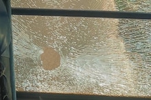 തിരുവനന്തപുരത്ത് മദ്യലഹരിയിൽ ബസിന് നേരെ കല്ലേറ്; ഒരാൾക്ക് നേരിയ പരിക്ക്