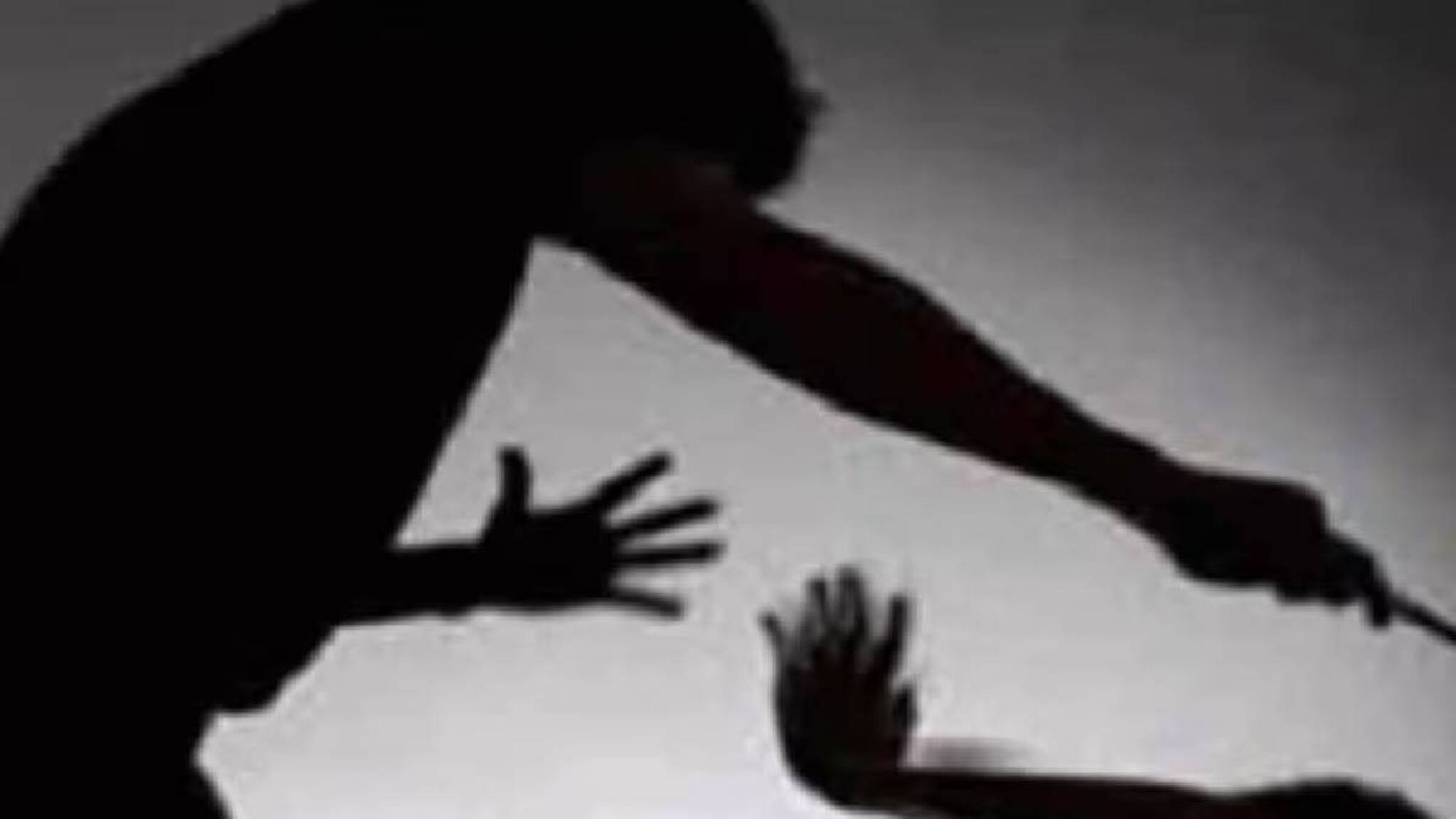 കോയമ്പത്തൂരിൽ കോളേജ് വിദ്യാർത്ഥിനിയെ മൂന്ന് പേർ കാറിൽ നിന്ന് തട്ടിക്കൊണ്ടുപോയി കൂട്ടബലാത്സംഗം ചെയ്തതായി പരാതി