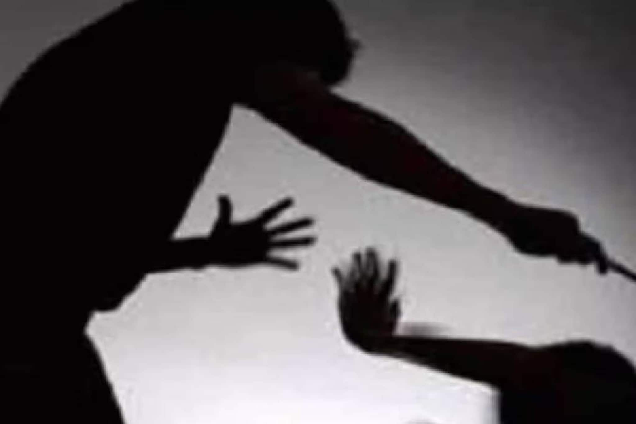 കോയമ്പത്തൂരിൽ കോളേജ് വിദ്യാർത്ഥിനിയെ മൂന്ന് പേർ കാറിൽ നിന്ന് തട്ടിക്കൊണ്ടുപോയി കൂട്ടബലാത്സംഗം ചെയ്തതായി പരാതി