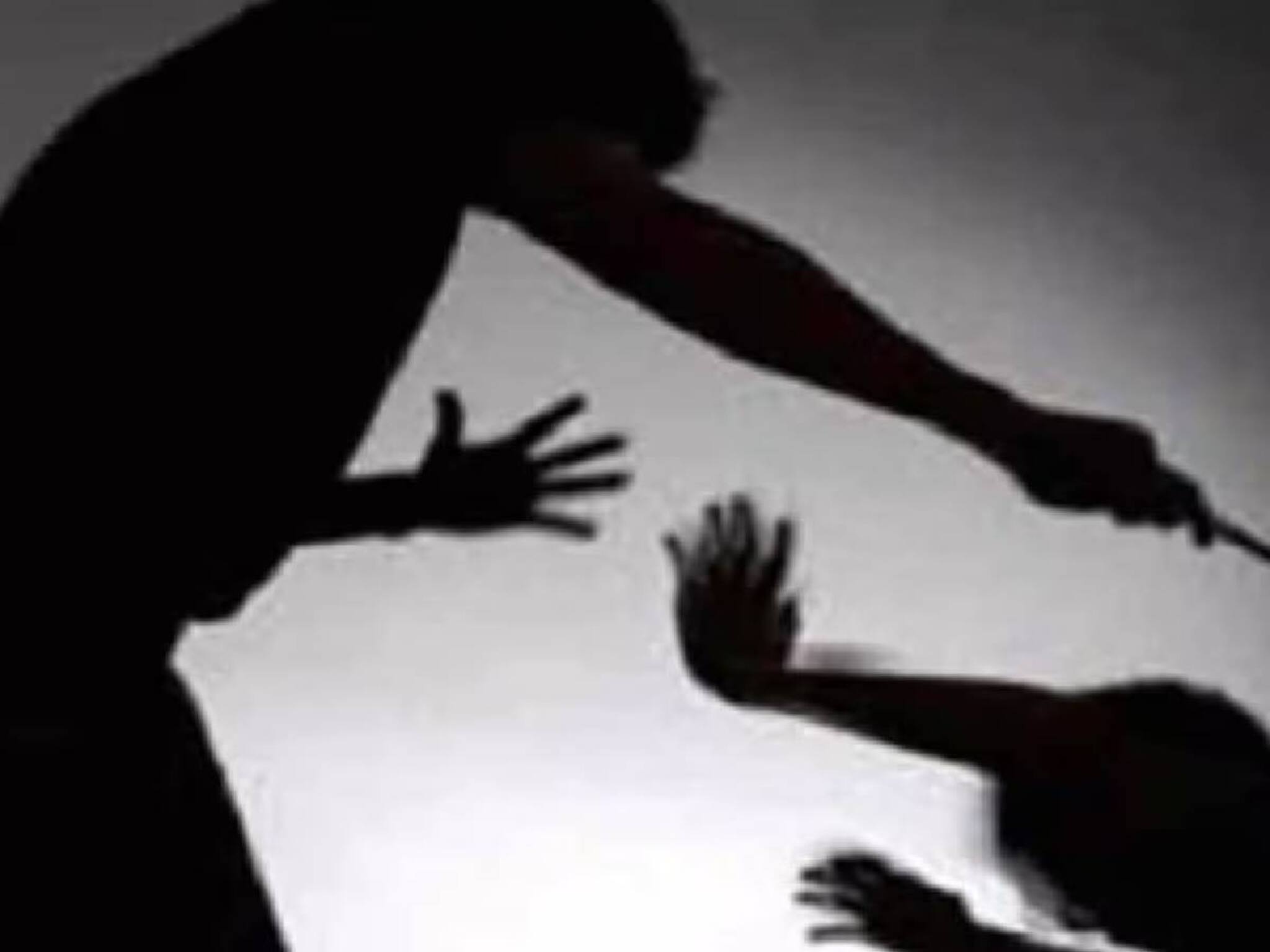 കോയമ്പത്തൂരിൽ കോളേജ് വിദ്യാർത്ഥിനിയെ മൂന്ന് പേർ കാറിൽ നിന്ന് തട്ടിക്കൊണ്ടുപോയി കൂട്ടബലാത്സംഗം ചെയ്തതായി പരാതി