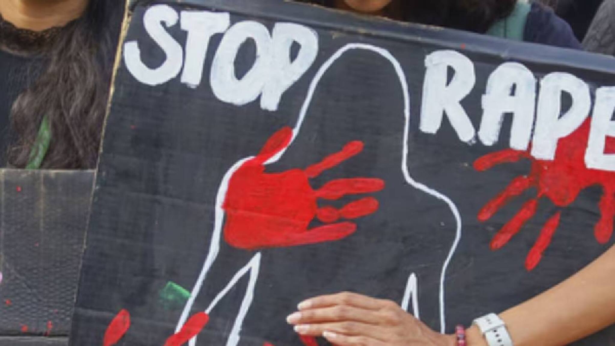 ചൂതുകളിയിൽ ഭർത്താവ്  പണയം വെച്ചു;തോറ്റപ്പോൾ എട്ട് പേർ ബലാൽസംഗം ചെയ്തുവെന്ന് ഭാര്യ