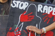 ചൂതുകളിയിൽ ഭർത്താവ്  പണയം വെച്ചു;തോറ്റപ്പോൾ എട്ട് പേർ ബലാൽസംഗം ചെയ്തുവെന്ന് ഭാര്യ