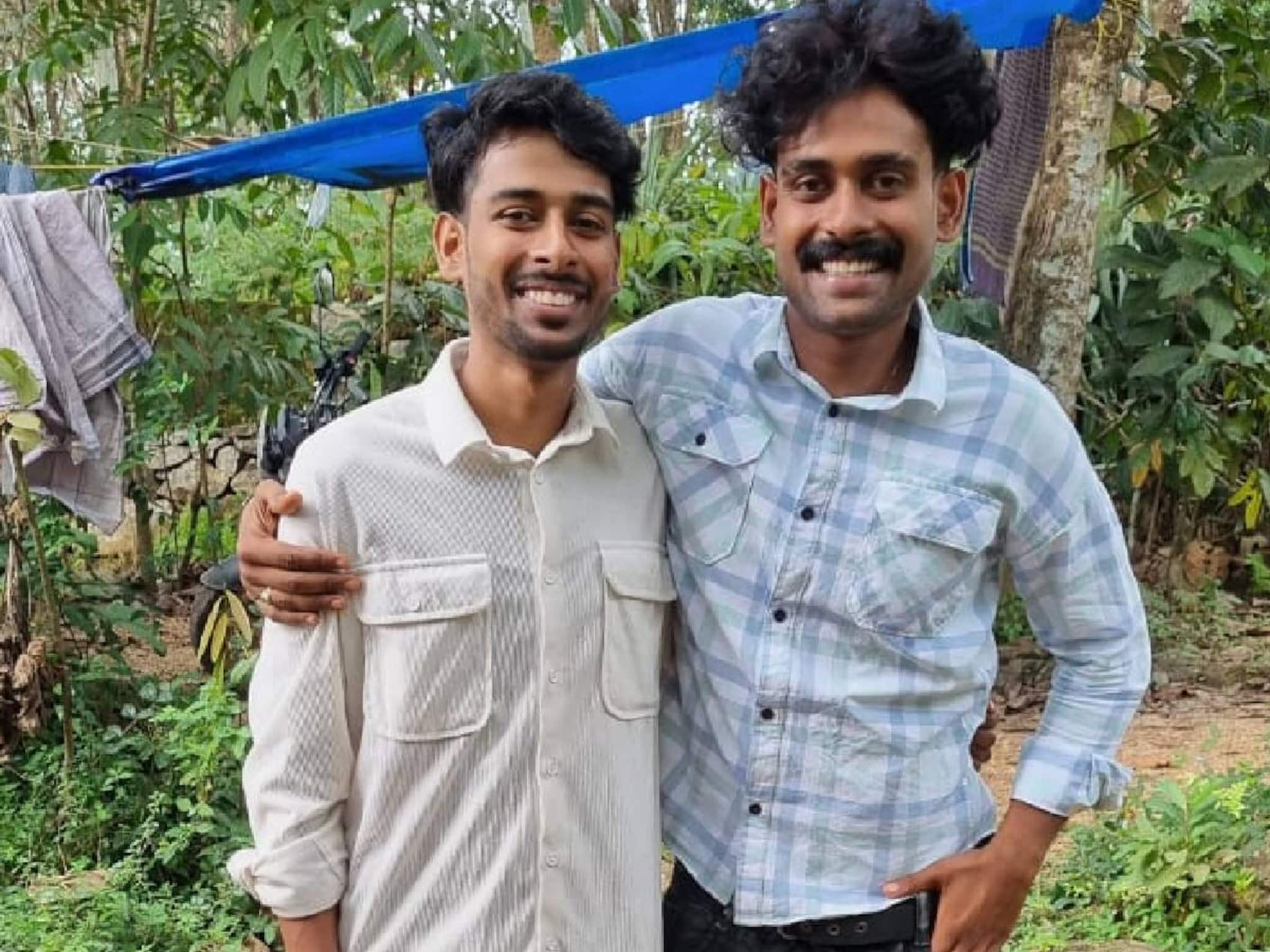 കൊല്ലത്ത് ചേട്ടന് വേണ്ടി പഠനം ഉപേക്ഷിച്ച് മീൻ കച്ചവടത്തിനിറങ്ങിയ അനിയന് ഒന്നാം റാങ്കിന്റെ മധുരം നൽകി ചേട്ടൻ