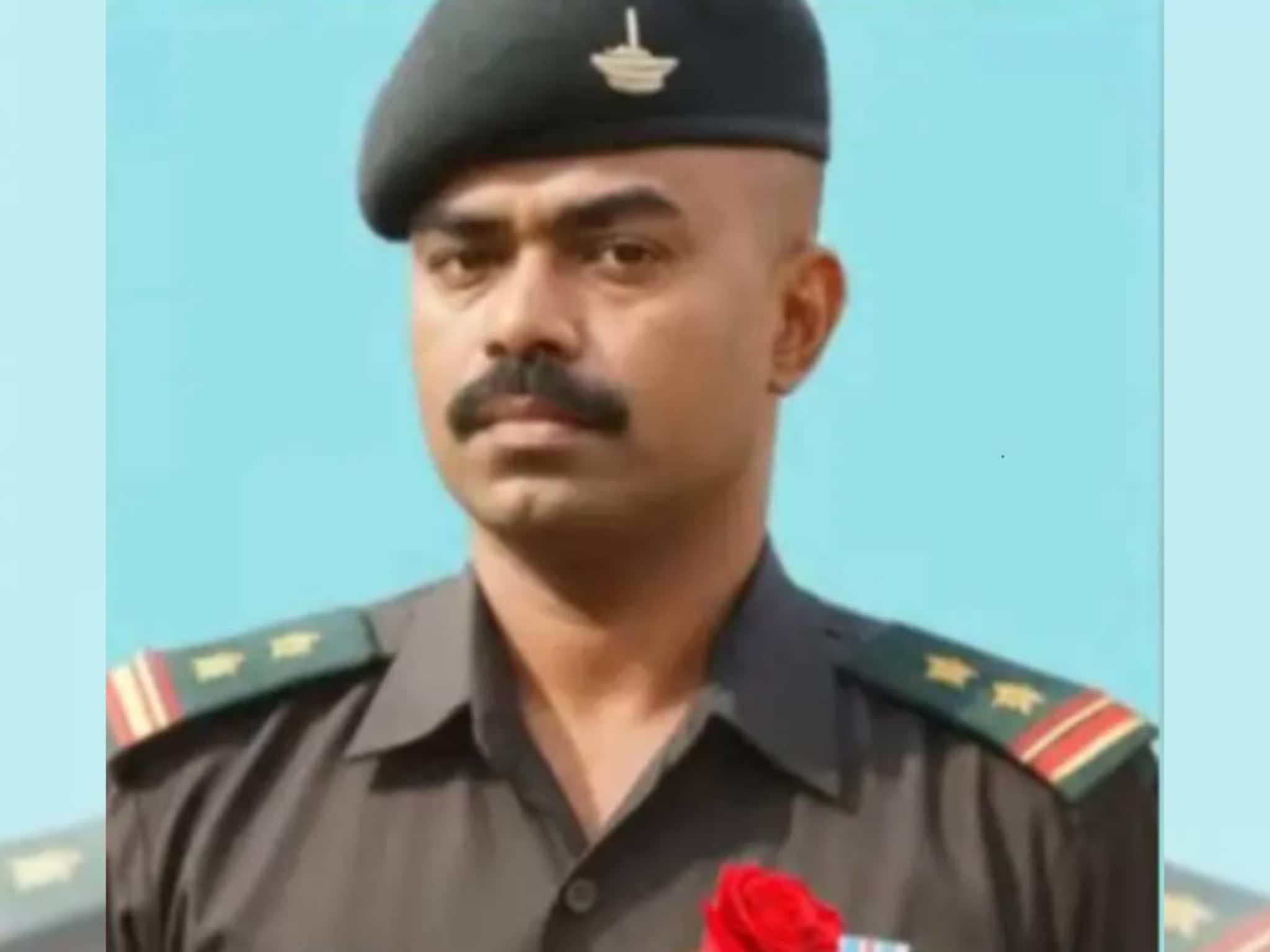 ജമ്മുകശ്മീരിൽ സൈനികവാഹനം കൊക്കയിലേക്ക് മറിഞ്ഞ് മലയാളി സൈനികന് വീരമൃത്യു ജമ്മുകശ്മീരിൽ സൈനികവാഹനം കൊക്കയിലേക്ക് മറിഞ്ഞ് മലയാളി സൈനികന് വീരമൃത്യു