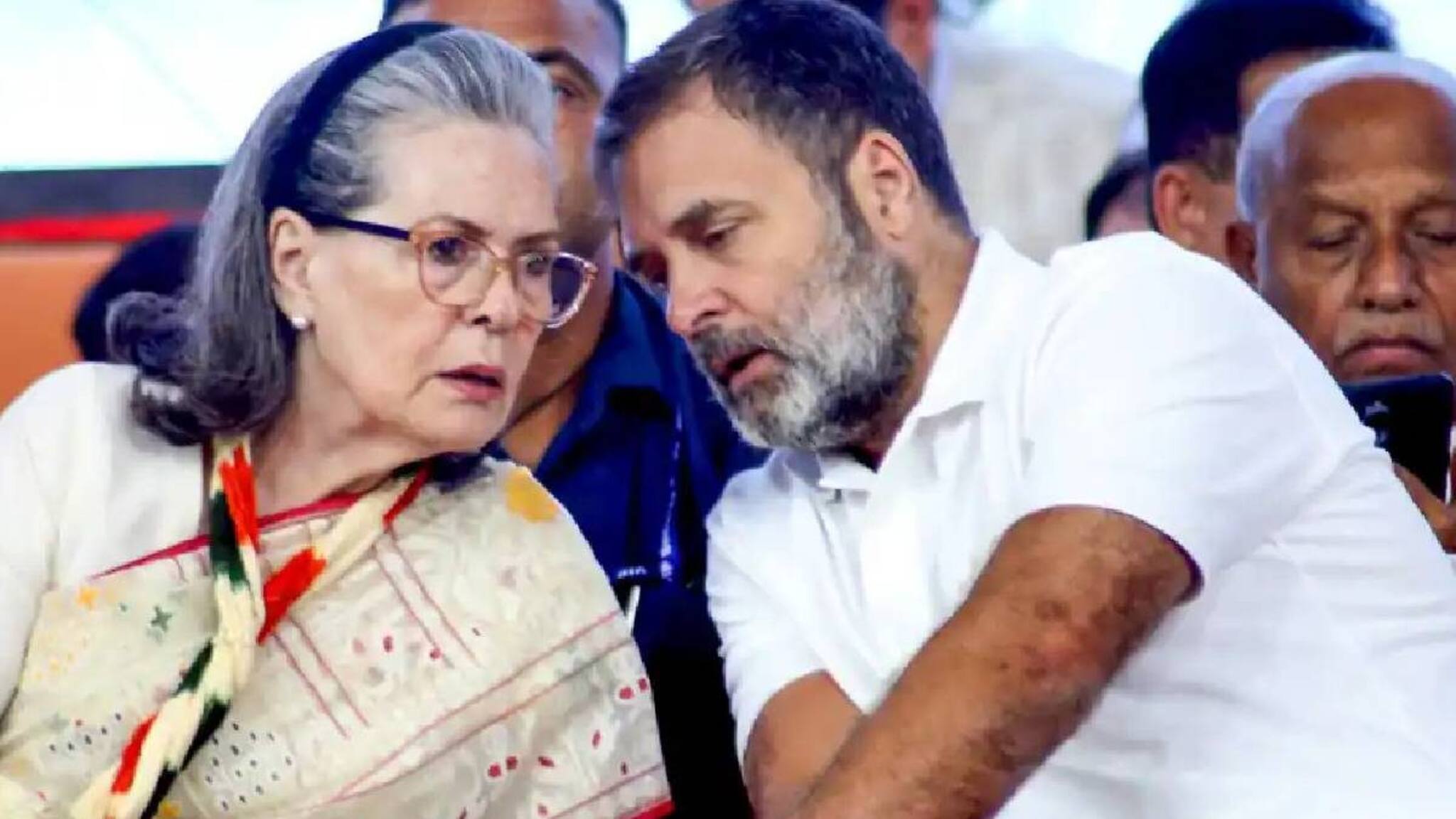 നാഷണൽ ഹെറാൾഡ് കേസിൽ രാഹുലിനും സോണിയയ്ക്കുമെതിരെ ക്രിമിനൽ ഗൂഡാലോചന കുറ്റം ചുമത്തി