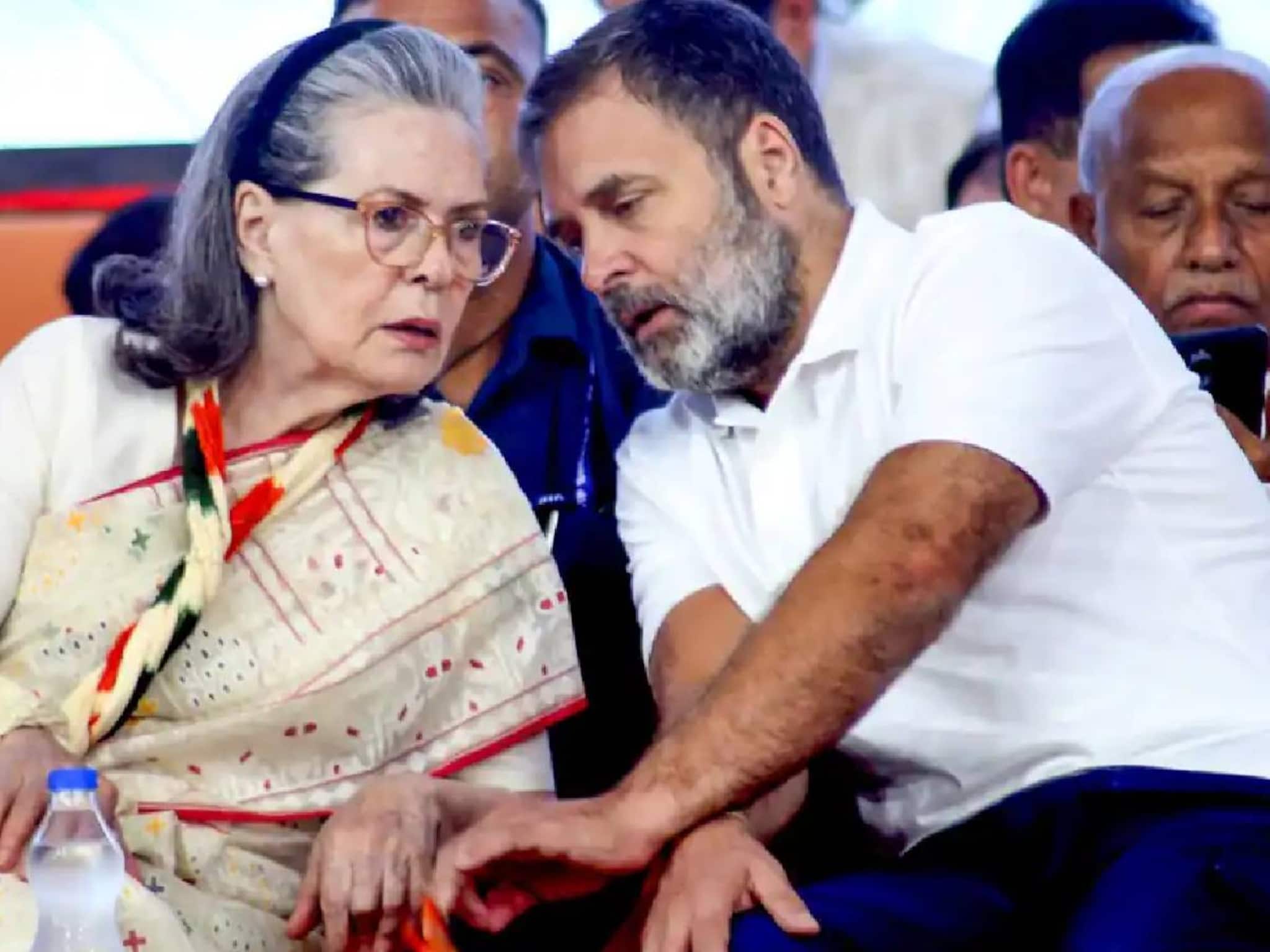 നാഷണൽ ഹെറാൾഡ് കേസിൽ രാഹുലിനും സോണിയയ്ക്കുമെതിരെ ക്രിമിനൽ ഗൂഡാലോചന കുറ്റം ചുമത്തി