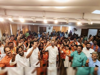 കെ സുരേന്ദ്രൻ സ്ഥാഥാർത്ഥികൾക്കൊപ്പം കെ സുരേന്ദ്രൻ സ്ഥാഥാർത്ഥികൾക്കൊപ്പം