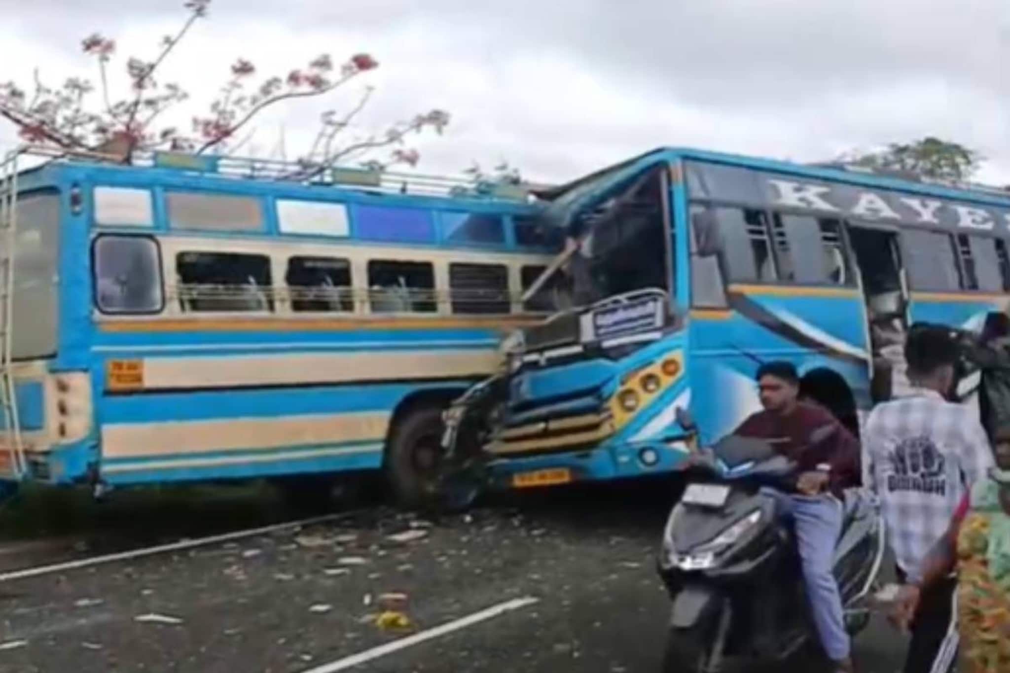 തെങ്കാശിയിൽ സ്വകാര്യ ബസുകൾ കൂട്ടിയിടിച്ച് 7 മരണം; 60 ഓളംപേര്ക്ക് പരിക്ക് തെങ്കാശിയിൽ സ്വകാര്യ ബസുകൾ കൂട്ടിയിടിച്ച് 7 മരണം; 60 ഓളംപേര്ക്ക് പരിക്ക്