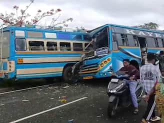 തെങ്കാശിയിൽ സ്വകാര്യ ബസുകൾ കൂട്ടിയിടിച്ച് 7 മരണം; 60 ഓളംപേര്‍ക്ക് പരിക്ക്