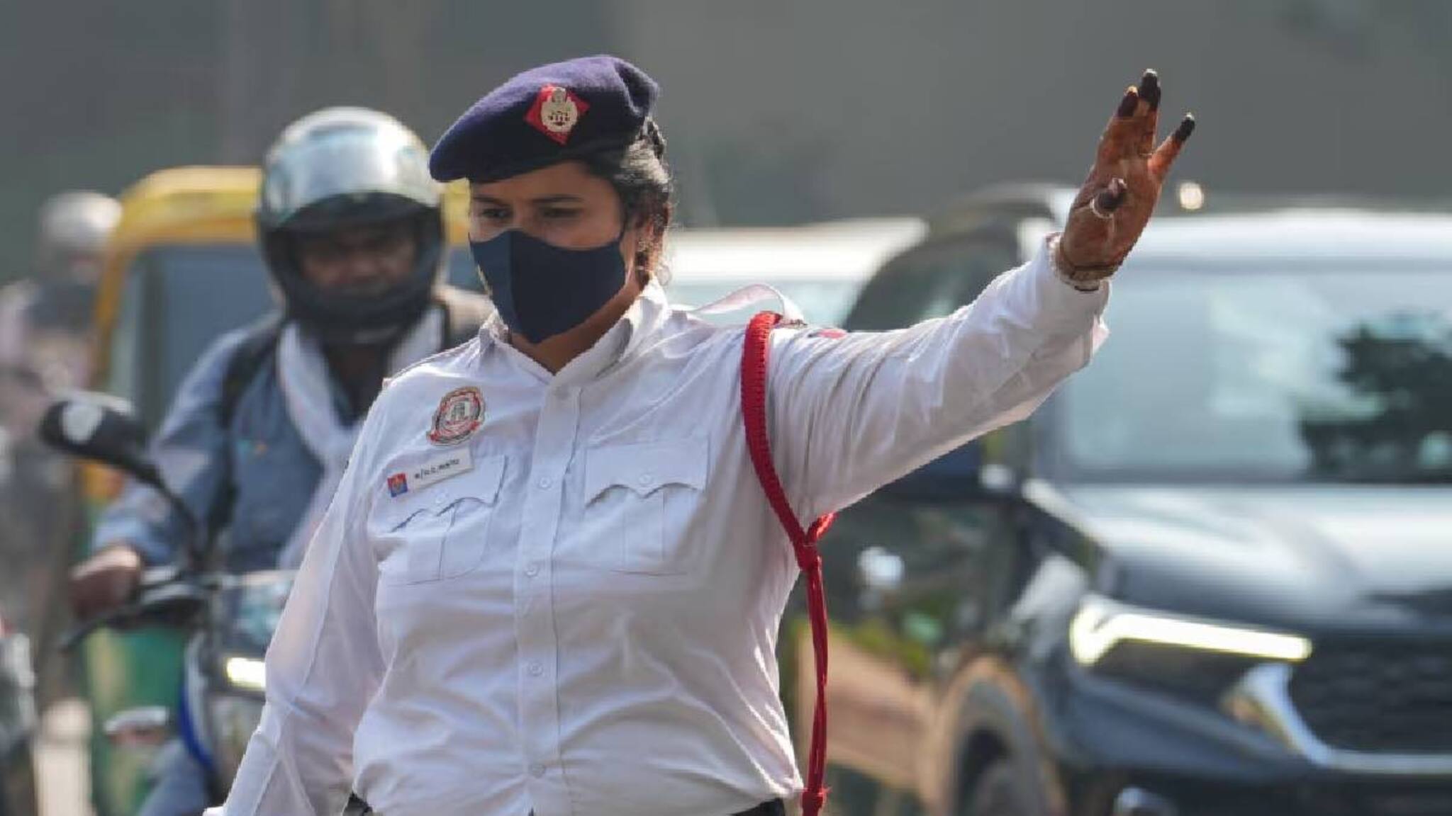 ഹെൽമെറ്റ് ധരിക്കാത്തതിന് പിഴ 21 ലക്ഷം രൂപ; വൈറലായി യുവാവിന് ലഭിച്ച ട്രാഫിക് ചലാൻ