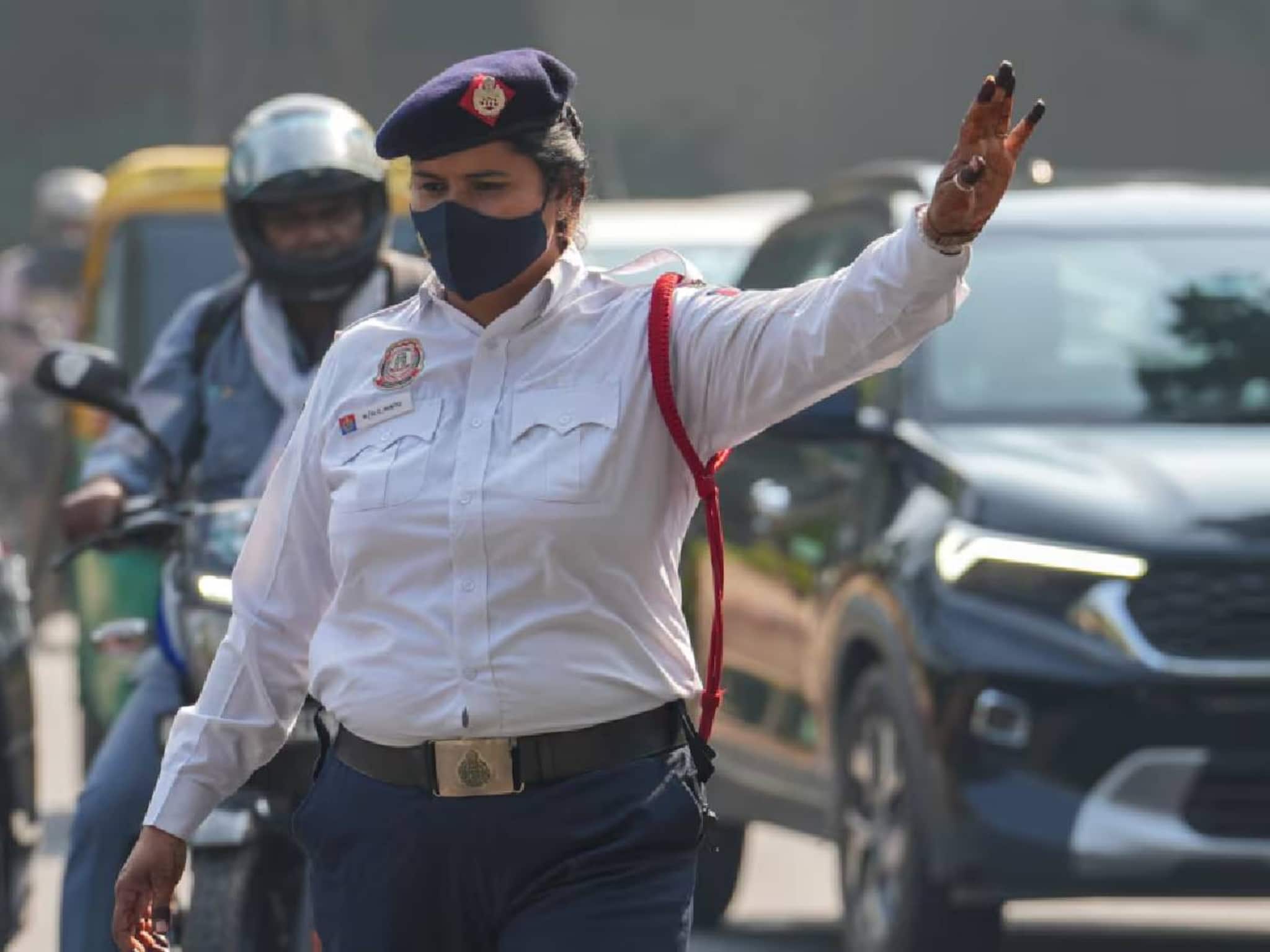 ഹെൽമെറ്റ് ധരിക്കാത്തതിന് പിഴ 21 ലക്ഷം രൂപ; വൈറലായി യുവാവിന് ലഭിച്ച ട്രാഫിക് ചലാൻ