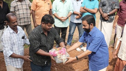 വിജിത്തിന്റെ വീടിന് തറക്കല്ലിടുന്ന ചടങ്ങ് വിജിത്തിന്റെ വീടിന് തറക്കല്ലിടുന്ന ചടങ്ങ്