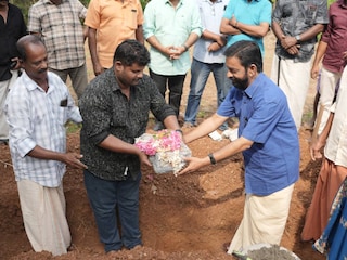 വിജിത്തിന്റെ വീടിന് തറക്കല്ലിടുന്ന ചടങ്ങ് വിജിത്തിന്റെ വീടിന് തറക്കല്ലിടുന്ന ചടങ്ങ്