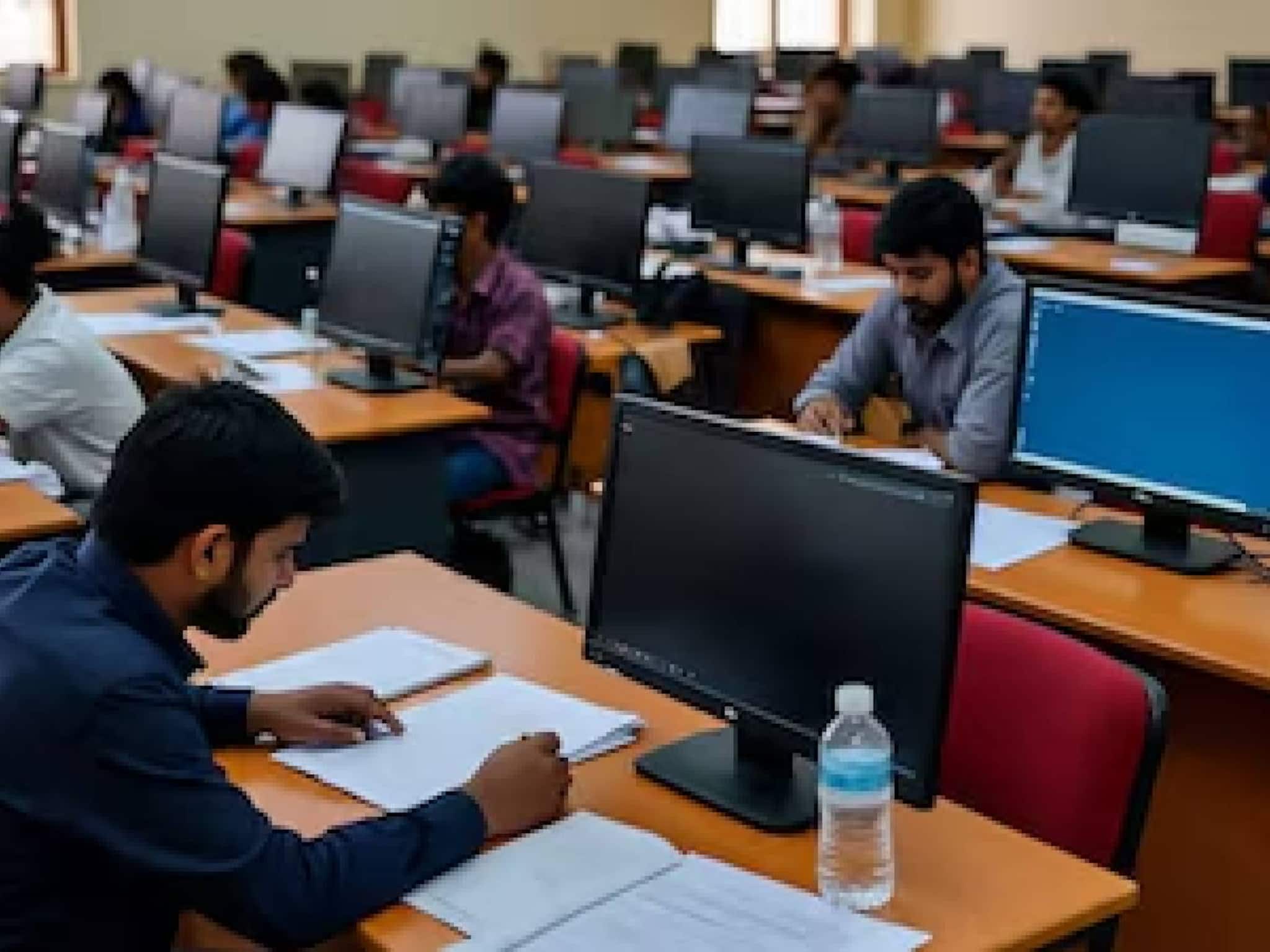 രാജ്യത്തെ തൊഴില് നിയമങ്ങളില് മാറ്റം; നാല് ലേബര് കോഡുകള് പ്രാബല്യത്തില് രാജ്യത്തെ തൊഴില് നിയമങ്ങളില് മാറ്റം; നാല് ലേബര് കോഡുകള് പ്രാബല്യത്തില്