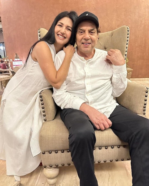 Dharmendra family, Bollywood actors, Deepthi Pathnakar, Sunny Deol, Bobby Deol, Esha Deol, Abhay Deol, ദീപ്തി ഭട്നാഗർ,Deepti Bhatnagar,ധർമേന്ദ്രയുടെ മരുമകൾ, Dharmendra's niece, ദീപ്തി ഭട്നാഗർ മോഡൽ,Deepti Bhatnagar model,ദീപ്തി ഭട്നാഗർ വ്ലോഗർ,Deepti Bhatnagar vlogger, മുസാഫിർ ഹൂൺ യാരോൺ,Musafir Hoon Yaaron,ദീപ്തി ഭട്നാഗർ രൺദീപ് ആര്യ,Deepti Bhatnagar Randeep Arya,മിസ് ഇന്ത്യ 18 വയസ്,Miss India 18 years,18-ാം വയസിൽ മിസ് ഇന്ത്യ, 90 രാജ്യങ്ങളിൽ യാത്ര ചെയ്ത നടി,സിനിമ വിട്ട് വ്ലോഗറായി ,Deepti Bhatnagar, actress Deepti Bhatnagar, Deepti Bhatnagar viral, Deepti Bhatnagar latest, Deepti Bhatnagar photos, Deepti Bhatnagar dharmendra, Deepti Bhatnagar cinema , Deepti Bhatnagar vlog