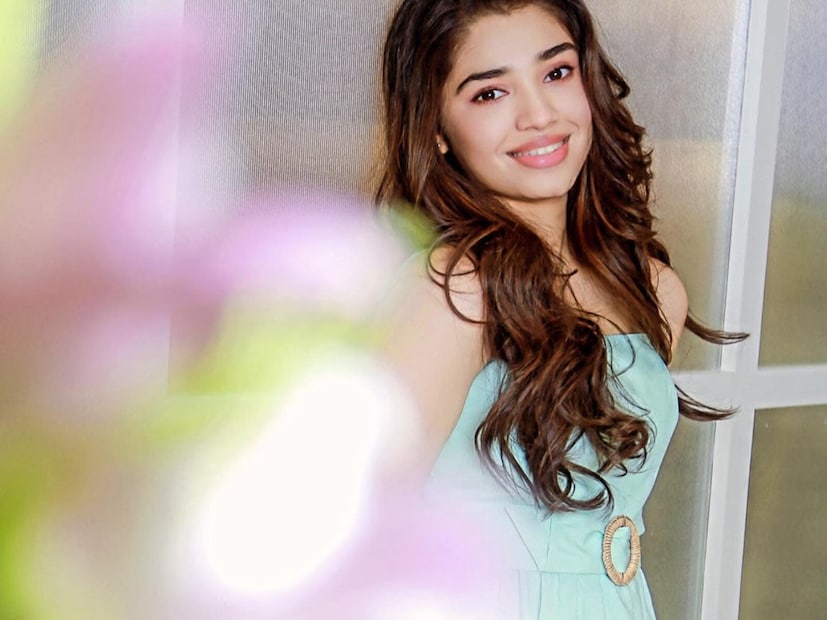  'ഉപ്പേന'യിലെ നായകൻ റാം പോത്തിനേനിയോടൊപ്പം കൃതി ഷെട്ടി വീണ്ടും ഒന്നിച്ച ചിത്രമായിരുന്നു 'ദി വാരിയർ'. എന്നാൽ ഈ ചിത്രം ബോക്സ് ഓഫീസിൽ പരാജയപ്പെട്ടു. ഇതിനു പിന്നാലെയാണ്, 2023-ൽ പുറത്തിറങ്ങിയ 'കസ്റ്റഡി' എന്ന ദ്വിഭാഷാ ചിത്രത്തിൽ നടി അഭിനയിച്ചത്. വെങ്കട്ട് പ്രഭു സംവിധാനം ചെയ്ത ഈ ചിത്രത്തിൽ നാഗ ചൈതന്യ ആയിരുന്നു നായകൻ. ഈ സിനിമയിലൂടെയാണ് കൃതി ഷെട്ടി തമിഴ് സിനിമയിൽ ഒരു നടിയെന്ന നിലയിൽ അരങ്ങേറ്റം