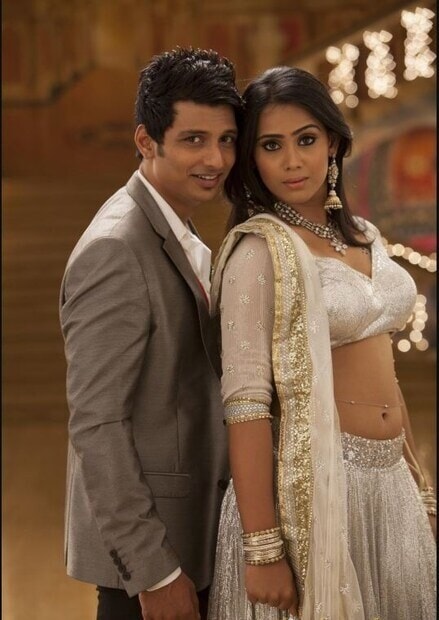  സിനിമയിൽ നിന്നും മാറിയെങ്കിലും, തുളസി നായർ പഠനത്തിന് മുൻഗണന നൽകാൻ മറന്നില്ല. മുംബൈയിലെ പോഡാർ ഇന്റർനാഷണൽ സ്‌കൂളിൽ നിന്നും സ്കൂൾ വിദ്യാഭ്യാസം നേടുന്ന കാലത്താണ് അവർ സിനിമാ അഭിനയവും ഒരേസമയം കൊണ്ടുപോയത്. അവിടെനിന്നും റസൽ സ്‌ക്വയർ ഇന്റർനാഷണലിൽ നിന്നും ബിസിനസ് അഡ്മിനിസ്ട്രേഷനിൽ ബിരുദം കരസ്ഥമാക്കി. ശേഷം ലണ്ടനിലെ പ്രശസ്തമായ കിംഗ്‌സ് കോളേജിൽ നിന്നും ഇന്റർനാഷണൽ മാനേജ്മെന്റിൽ ബിരുദാനന്തര ബിരുദം കരസ്ഥമാക്കി