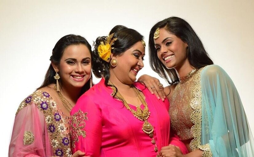 2013, 2014 വർഷങ്ങളിലാണ് തുളസിയുടെ രണ്ട് തമിഴ് ചിത്രങ്ങളും റിലീസ് ചെയ്തത്. അതിനു ശേഷം അവരെ സിനിമയിൽ കണ്ടതേയില്ല. രാധയ്ക്ക് കാർത്തികയും തുളസിയും കൂടാതെ ഒരു മകൻ കൂടിയുണ്ട്. മകൻ സിനിമയിൽ വന്നിട്ടില്ല. അടുത്തിടെ അന്തരിച്ച പഴയകാല കോൺഗ്രസ് പ്രവർത്തകയായ കല്ലറ സരസമ്മ നായരുടെ മക്കളാണ് അംബികയും രാധയും 