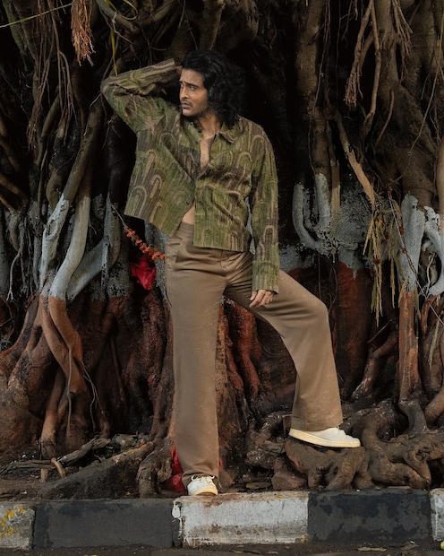 Fascinated by cinema from a young age, Sakshi initially worked behind the camera as an assistant director, learning the craft of filmmaking. This gave him a strong foundation in storytelling and production. Later, he transitioned into acting, making his presence felt in independent projects and short films. His performances were noted for their rawness and authenticity, setting him apart from mainstream Bollywood actors.