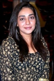 23 വർഷത്തിനിടെ വെറും 7 സിനിമകൾ;  പക്ഷേ 830 കോടി രൂപയുടെ ആസ്തി: ഈ സെലിബ്രിറ്റി ആരാണെന്നറിയുമോ?