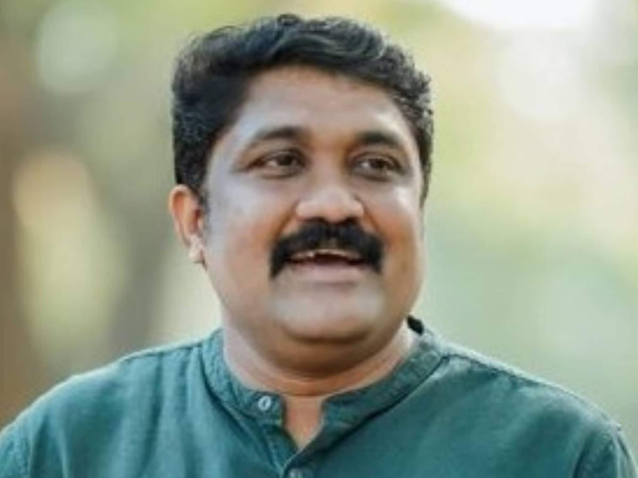 'എന്റെ ഭാഷയെ ട്രോളുന്ന തിരക്കിൽ ആ ദുർബലരായ മനുഷ്യരുടെ ചോദ്യങ്ങൾക്ക് മറുപടി പറയാതെ രക്ഷപ്പെടാൻ ശ്രമിക്കരുത്'; റഹിം 'എന്റെ ഭാഷയെ ട്രോളുന്ന തിരക്കിൽ ആ ദുർബലരായ മനുഷ്യരുടെ ചോദ്യങ്ങൾക്ക് മറുപടി പറയാതെ രക്ഷപ്പെടാൻ ശ്രമിക്കരുത്'; റഹിം