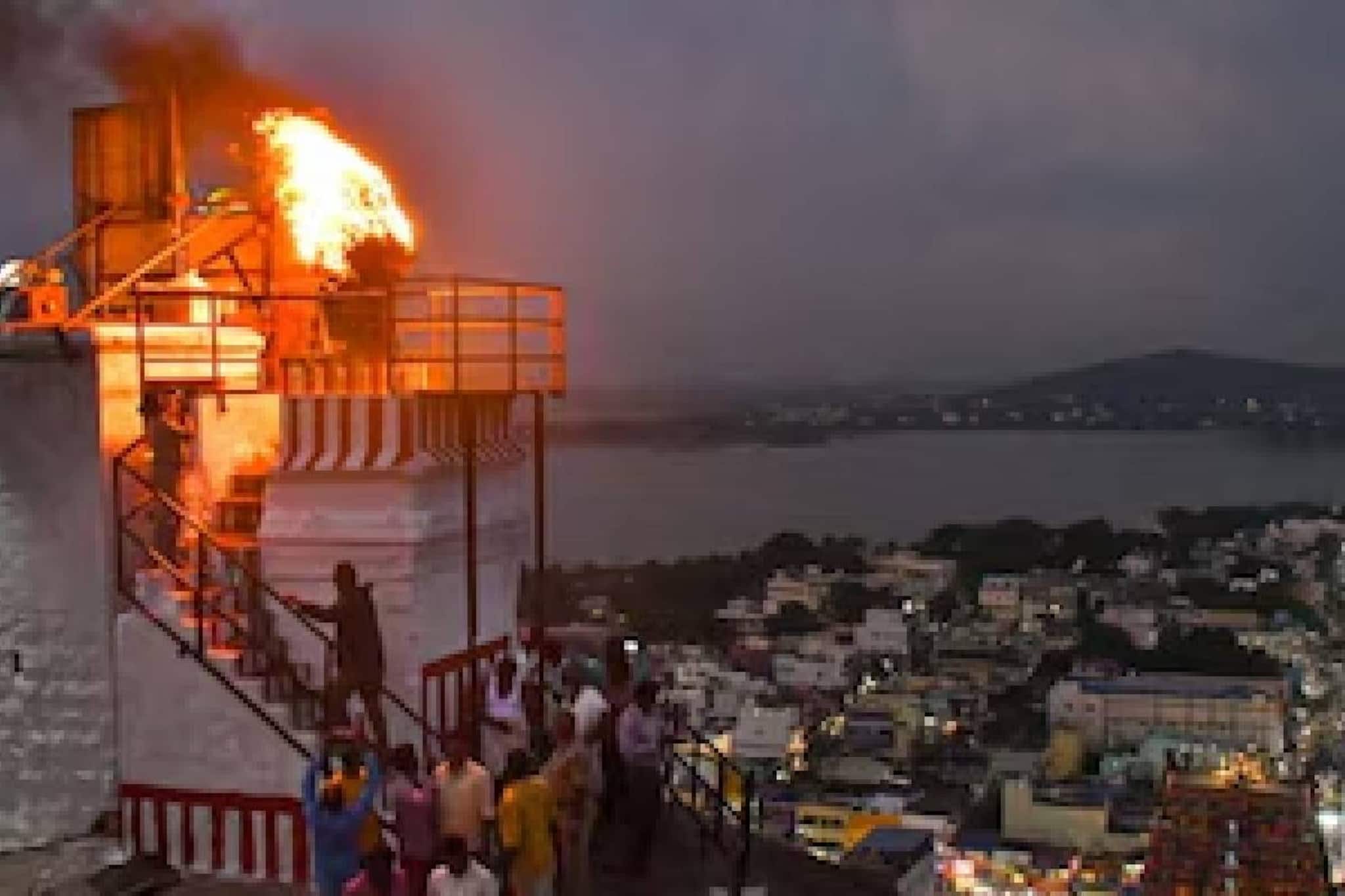 തിരുപ്പറംകുണ്ഡ്രത്ത് കാര്ത്തിക ദീപം തെളിയിക്കുന്നത്തിൽ എന്താണ് പ്രശ്നമെന്ന് തമിഴ്നാട് സര്ക്കാരിനോട്... തിരുപ്പറംകുണ്ഡ്രത്ത് കാര്ത്തിക ദീപം തെളിയിക്കുന്നത്തിൽ എന്താണ് പ്രശ്നമെന്ന് തമിഴ്നാട് സര്ക്കാരിനോട്...