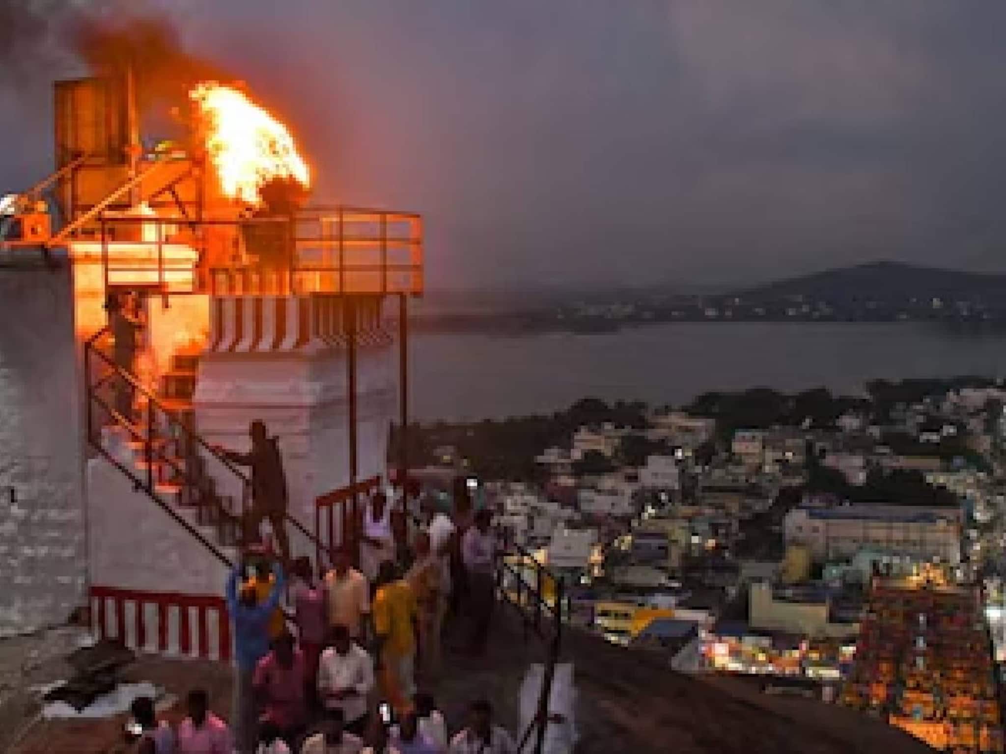 തിരുപ്പറംകുണ്ഡ്രത്ത് കാര്ത്തിക ദീപം തെളിയിക്കുന്നത്തിൽ എന്താണ് പ്രശ്നമെന്ന് തമിഴ്നാട് സര്ക്കാരിനോട്... തിരുപ്പറംകുണ്ഡ്രത്ത് കാര്ത്തിക ദീപം തെളിയിക്കുന്നത്തിൽ എന്താണ് പ്രശ്നമെന്ന് തമിഴ്നാട് സര്ക്കാരിനോട്...