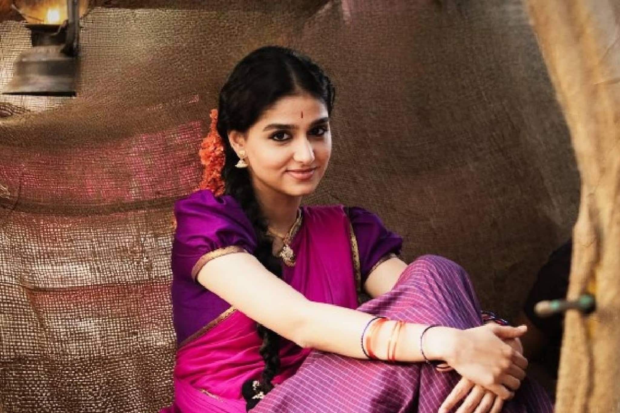 ഇനി നിങ്ങളുടെ ഫോണിന് വിശ്രമമുണ്ടാകില്ല; അനശ്വര രാജനെ പ്രശംസിച്ച് രാം ചരണും നാഗ് അശ്വിനും ഇനി നിങ്ങളുടെ ഫോണിന് വിശ്രമമുണ്ടാകില്ല; അനശ്വര രാജനെ പ്രശംസിച്ച് രാം ചരണും നാഗ് അശ്വിനും