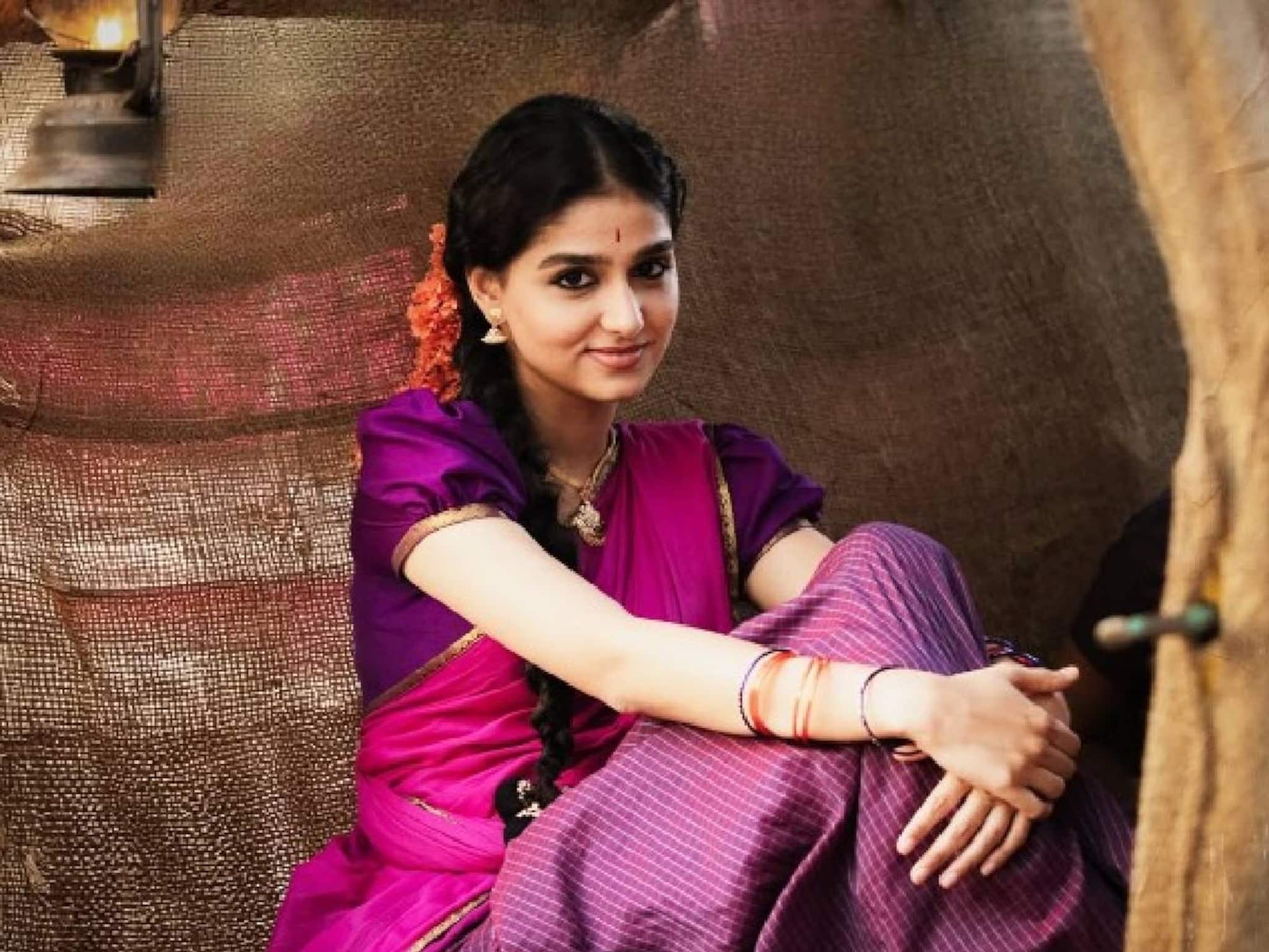 ഇനി നിങ്ങളുടെ ഫോണിന് വിശ്രമമുണ്ടാകില്ല; അനശ്വര രാജനെ പ്രശംസിച്ച് രാം ചരണും നാ​ഗ് അശ്വിനും