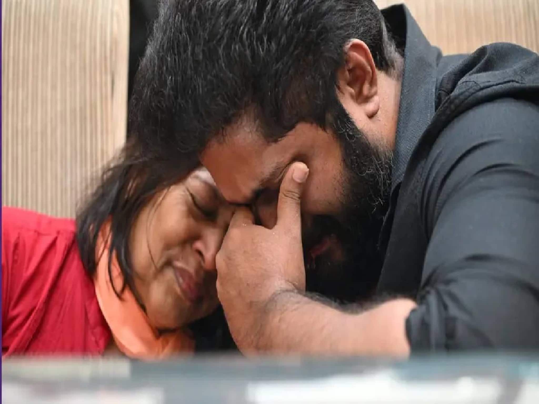 37-ാം ജന്മദിനത്തിൽ അച്ഛന്റെ മരണം; ഉള്ളുലഞ്ഞ് ധ്യാൻ ശ്രീനിവാസൻ 37-ാം ജന്മദിനത്തിൽ അച്ഛന്റെ മരണം; ഉള്ളുലഞ്ഞ് ധ്യാൻ ശ്രീനിവാസൻ