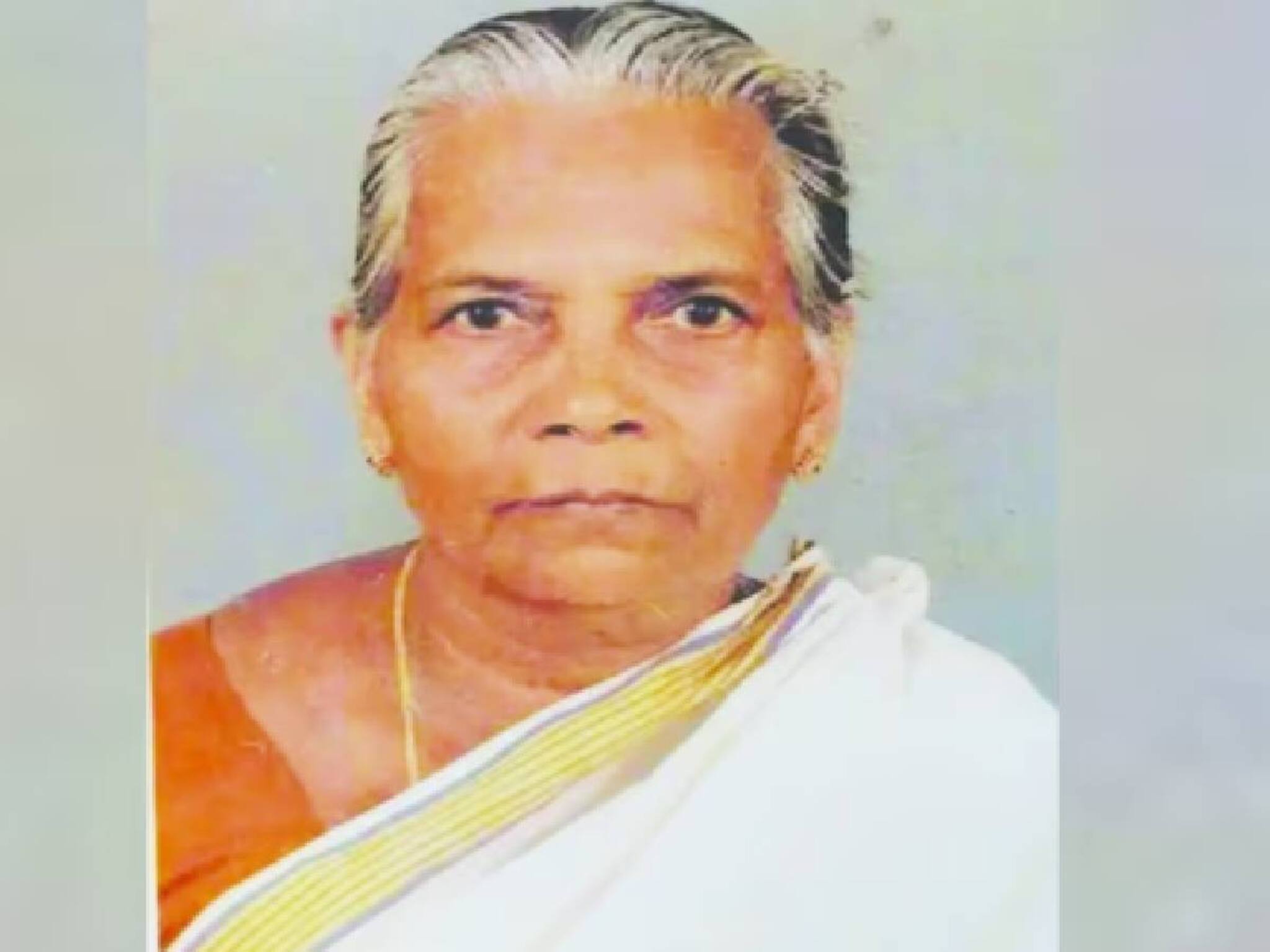 തിരുവല്ലത്ത് വോട്ട് ചെയ്യാനെത്തിയ 73-കാരി വിരലില് മഷി പുരട്ടി ബൂത്തില് കയറവേ കുഴഞ്ഞു വീണു മരിച്ചു തിരുവല്ലത്ത് വോട്ട് ചെയ്യാനെത്തിയ 73-കാരി വിരലില് മഷി പുരട്ടി ബൂത്തില് കയറവേ കുഴഞ്ഞു വീണു മരിച്ചു