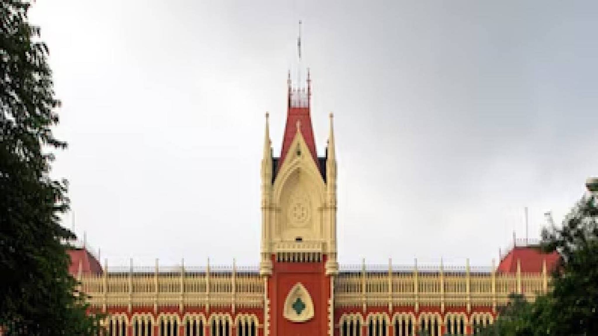 പശ്ചിമ ബംഗാളില്‍ 32,000 അധ്യാപകരുടെ നിയമനം റദ്ദാക്കിയ  ഉത്തരവ് കൊല്‍ക്കത്ത ഹൈക്കോടതി റദ്ദാക്കി