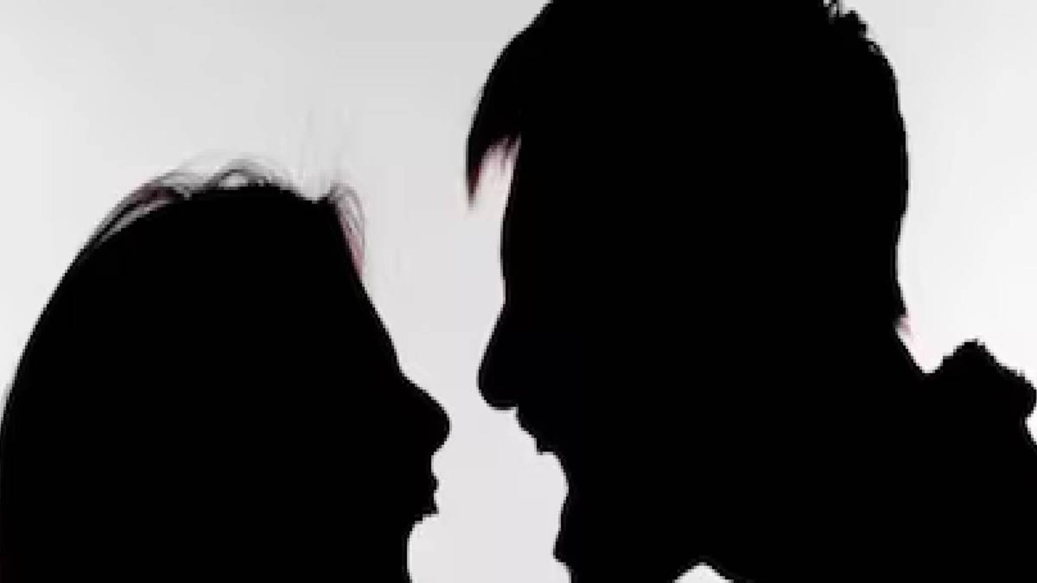 ഭര്‍ത്താവിന്റെ 520 ബന്ധങ്ങളും കോണ്ടം ശേഖരവും കണ്ടെത്തിയ യുവതി കഥ മുഴുവൻ കോമിക് ബുക്ക് ആക്കി