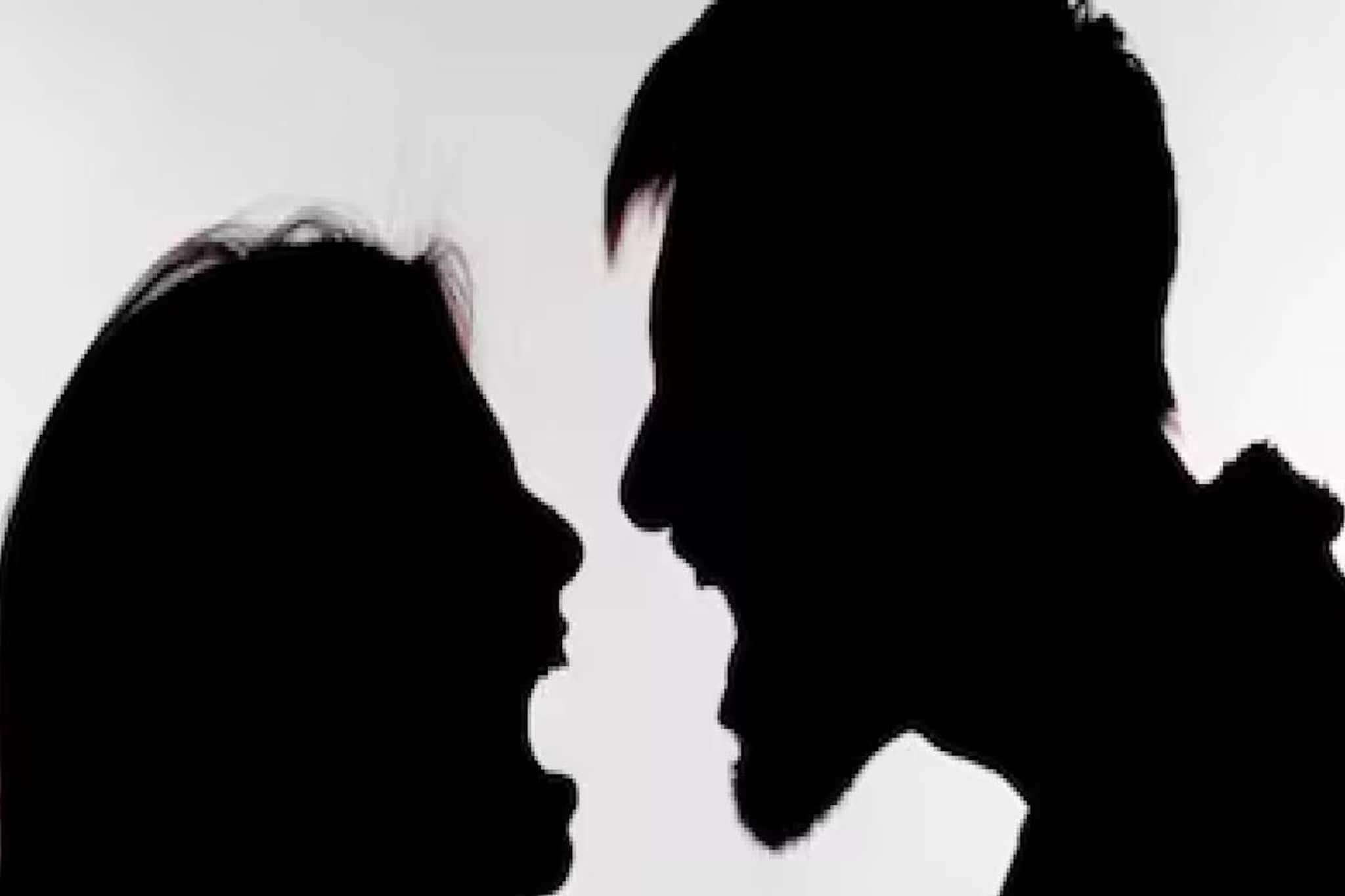 ഭര്ത്താവിന്റെ 520 ബന്ധങ്ങളും കോണ്ടം ശേഖരവും കണ്ടെത്തിയ യുവതി കഥ മുഴുവൻ കോമിക് ബുക്ക് ആക്കി ഭര്ത്താവിന്റെ 520 ബന്ധങ്ങളും കോണ്ടം ശേഖരവും കണ്ടെത്തിയ യുവതി കഥ മുഴുവൻ കോമിക് ബുക്ക് ആക്കി