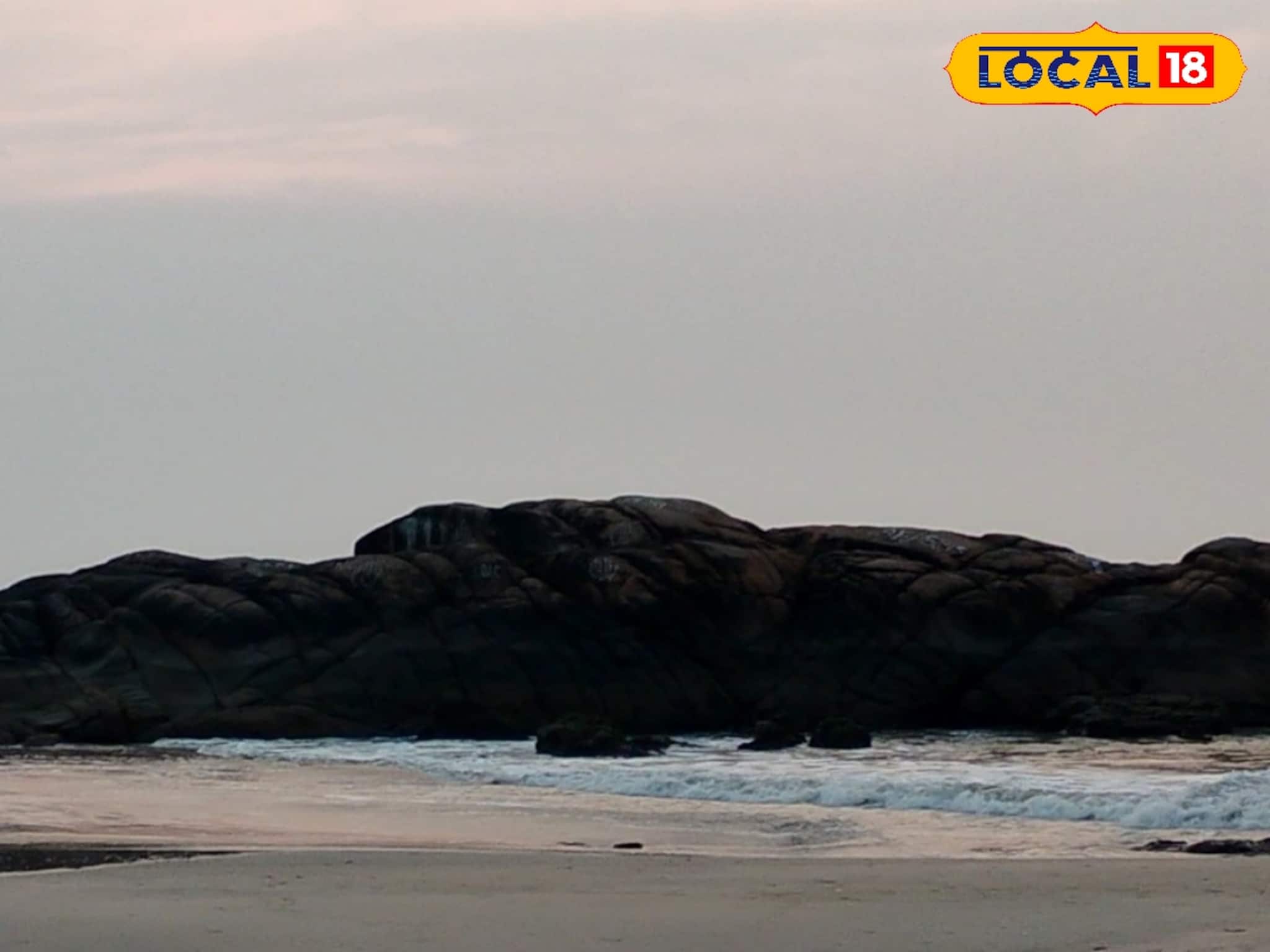 ശില്പിയുടെ കരവിരുതോ, പ്രകൃതിയുടെ മാന്ത്രികതയോ? കാഴ്ചയുടെ വിസ്മയം തീർത്ത് ഏഴരക്കടപ്പുറത്തെ 'ചേരക്കല്ല്' ശില്പിയുടെ കരവിരുതോ, പ്രകൃതിയുടെ മാന്ത്രികതയോ? കാഴ്ചയുടെ വിസ്മയം തീർത്ത് ഏഴരക്കടപ്പുറത്തെ 'ചേരക്കല്ല്'