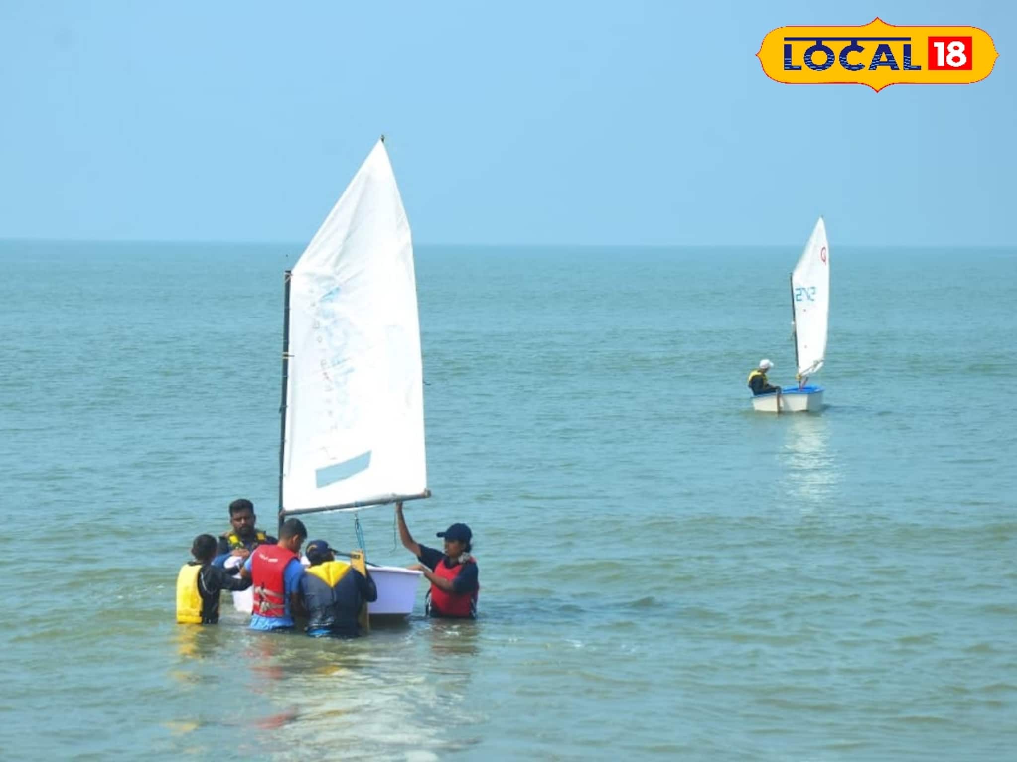 കടൽക്കാറ്റിൽ കരുത്തുകാട്ടി സെയിലിംഗ് ബോട്ടുകൾ; ആവേശമായി ബേപ്പൂർ വാട്ടർ ഫെസ്റ്റ് കടൽക്കാറ്റിൽ കരുത്തുകാട്ടി സെയിലിംഗ് ബോട്ടുകൾ; ആവേശമായി ബേപ്പൂർ വാട്ടർ ഫെസ്റ്റ്