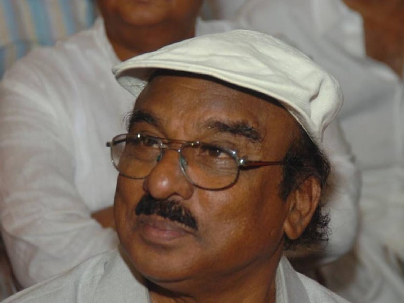 ഗ്ലാമർ എന്ന് മാത്രമല്ല, മലയാള സിനിമയിലെ മുൻനിര താരങ്ങൾ ആരും തന്നെയില്ല ഒരു സിനിമ വിജയിപ്പിച്ച ചരിത്രം കൂടിയുണ്ട് ഇവർക്ക്. ആ ഒരു സിനിമയ്ക്ക് ശേഷം അവർ പിന്നീടൊരു ചിത്രത്തിൽ പോലുമ പിൻയിച്ചില്ല എന്ന പ്രത്യേകതയുമുണ്ട്. ഈ സിനിമയുടെ പ്രമേയം പോലും മുഖ്യധാരാ ചലച്ചിത്രങ്ങളുമായി ഒത്തുപോകുന്നതായിരുന്നില്ല. അങ്ങനെയൊരു ചിത്രം സംവിധാനം ചെയ്യാൻ ധൈര്യം കാണിച്ച സംവിധായകൻ മറ്റാരുമല്ല, ഐ.വി. ശശി തന്നെ (തുടർന്ന് വായിക്കുക)