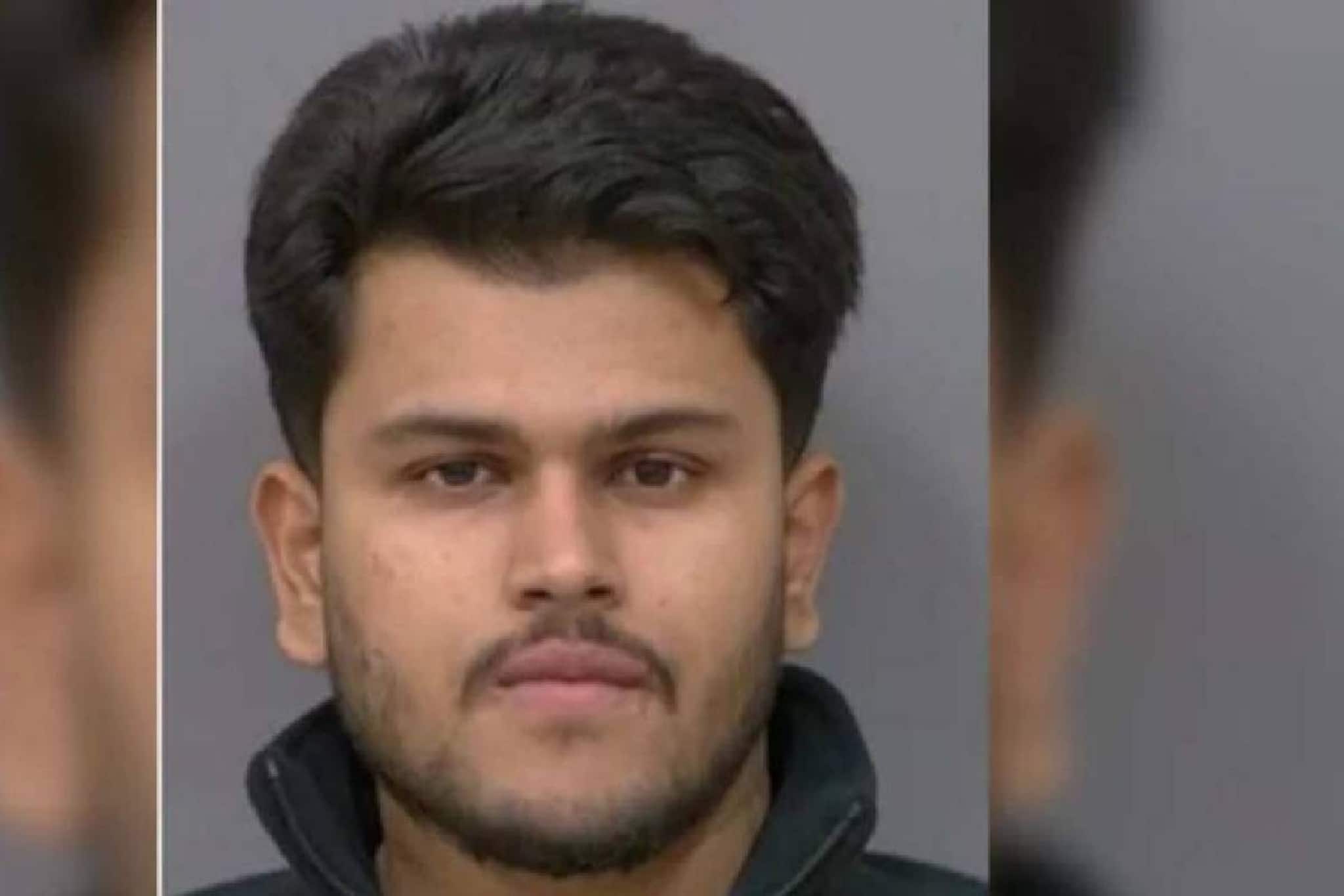 കാനഡയില് ആശുപത്രിയിലെത്തി വനിതാ ഡോക്ടര്മാര്ക്കു മുന്പില് നഗ്നതാപ്രദര്ശനം നടത്തിയ ഇന്ത്യക്കാരന് അറസ്റ്റില് കാനഡയില് ആശുപത്രിയിലെത്തി വനിതാ ഡോക്ടര്മാര്ക്കു മുന്പില് നഗ്നതാപ്രദര്ശനം നടത്തിയ ഇന്ത്യക്കാരന് അറസ്റ്റില്