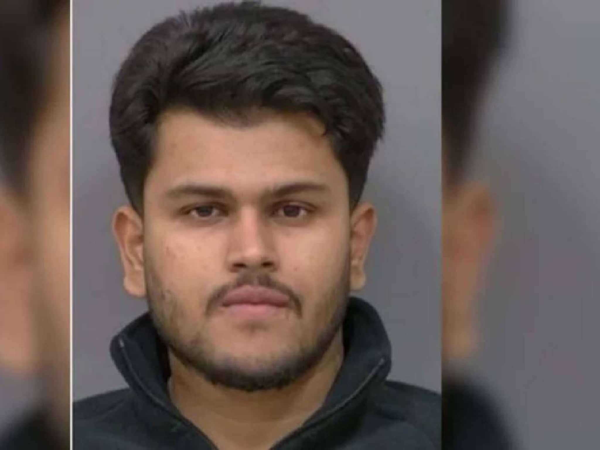 കാനഡയില് ആശുപത്രിയിലെത്തി വനിതാ ഡോക്ടര്മാര്ക്കു മുന്പില് നഗ്നതാപ്രദര്ശനം നടത്തിയ ഇന്ത്യക്കാരന് അറസ്റ്റില് കാനഡയില് ആശുപത്രിയിലെത്തി വനിതാ ഡോക്ടര്മാര്ക്കു മുന്പില് നഗ്നതാപ്രദര്ശനം നടത്തിയ ഇന്ത്യക്കാരന് അറസ്റ്റില്