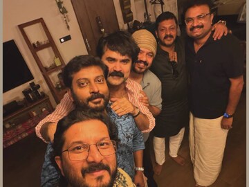 അന്ന് നൂറ് കിലോ മുളക് ചാക്ക് ചുമന്ന് പണിയെടുത്തു; ഇന്ന് മലയാളത്തിൽ കോടികൾ കൊയ്യുന്ന സിനിമകളുടെ ശില്പി