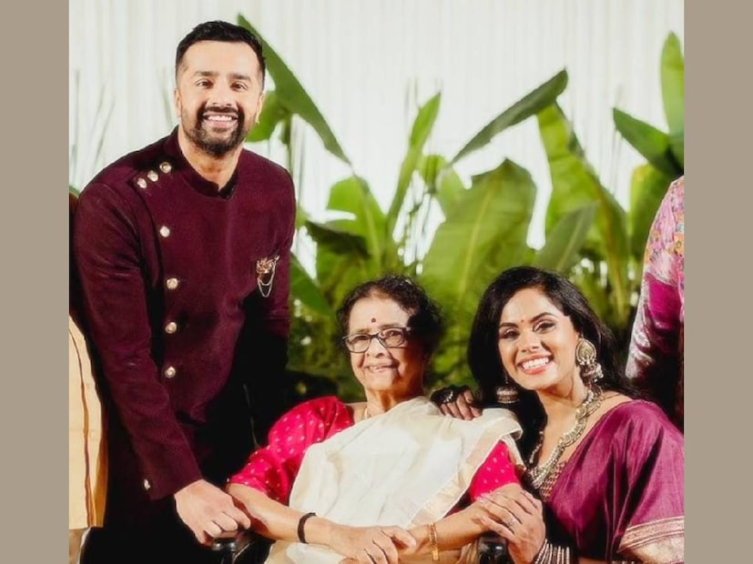 2023ൽ കാർത്തിക നായരുടെയും രോഹിത്ത് മേനോന്റെയും വിവാഹചടങ്ങിൽ മുത്തശ്ശി സരസമ്മ