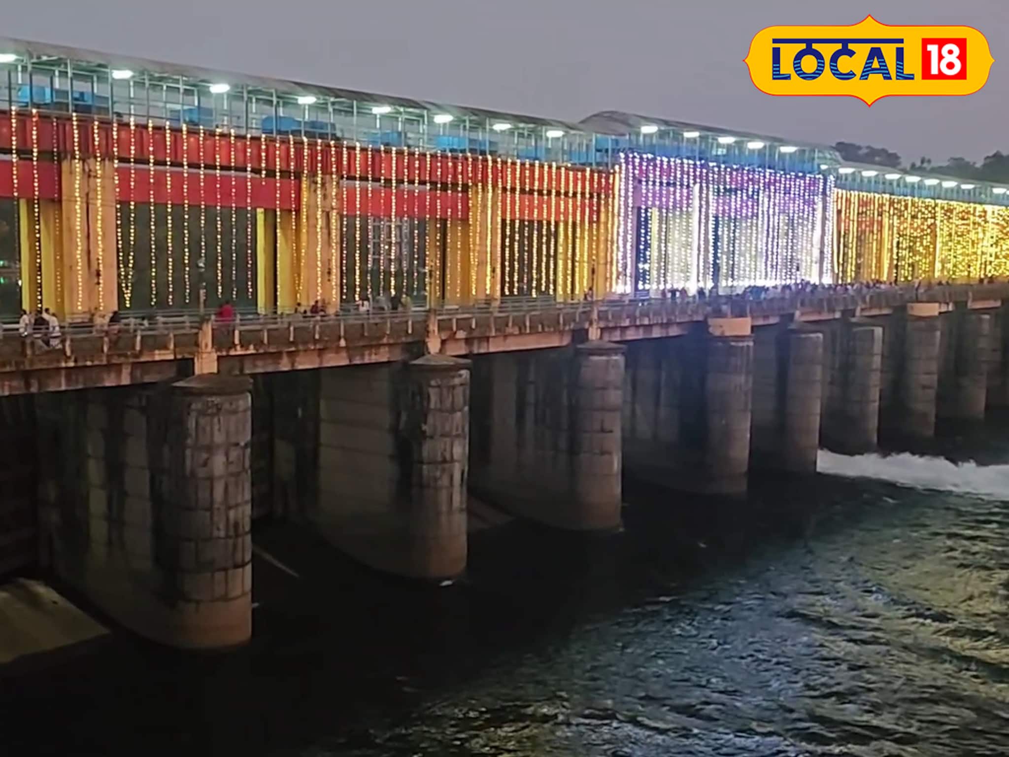 വെള്ളി വെളിച്ചത്തിൽ കുളിച്ച് ഭൂതത്താൻകെട്ട്; ക്രിസ്മസ് ആഘോഷങ്ങൾക്ക് മാറ്റുകൂട്ടി ഡാമിലെ ദീപാലങ്കാരം
