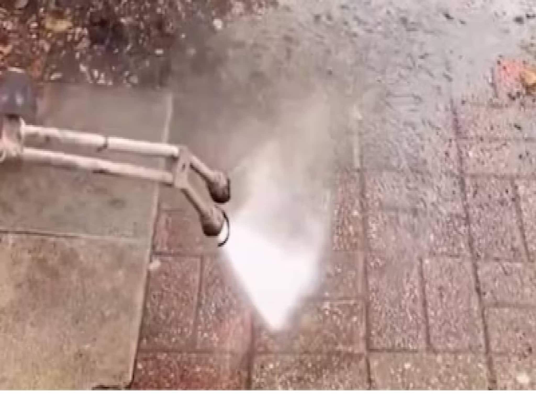 ലേശം ഉളുപ്പ്? ലണ്ടന്‍ തെരുവുകളിലെ മുറുക്കാൻ കറ വൃത്തിയാക്കുന്നതിന് 35 ലക്ഷം രൂപയുടെ ക്യാംപെയ്ന്‍ ആരംഭിച്ചു