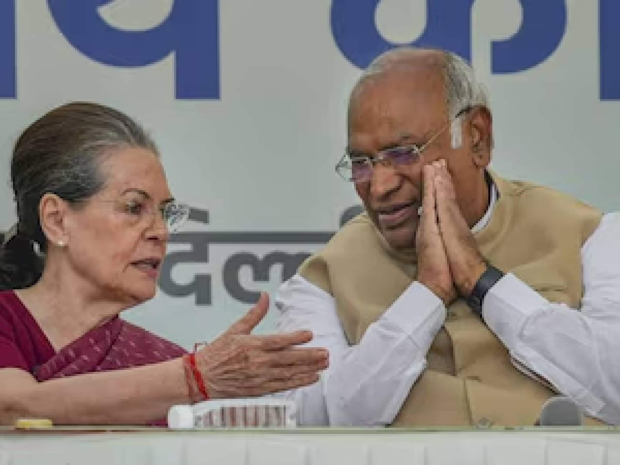 'ഖാർഗെയ്ക്ക് പ്രായമായില്ലേ'? നേതൃമാറ്റം വേണമെന്ന് സോണിയാ ഗാന്ധിക്ക് കോണ്‍ഗ്രസ് നേതാവിന്റെ കത്ത്