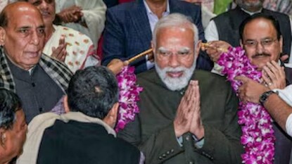 എൻഡിഎ പാർലമെന്ററി യോഗത്തിൽ പ്രധാനമന്ത്രി നരേന്ദ്ര മോദിയെ ആദരിക്കുന്നു എൻഡിഎ പാർലമെന്ററി യോഗത്തിൽ പ്രധാനമന്ത്രി നരേന്ദ്ര മോദിയെ ആദരിക്കുന്നു