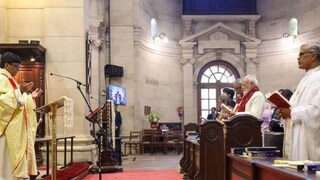 ക്രിസ്മസ് പ്രഭാത ശുശ്രൂഷയിൽ പങ്കെടുക്കുന്ന മോദി