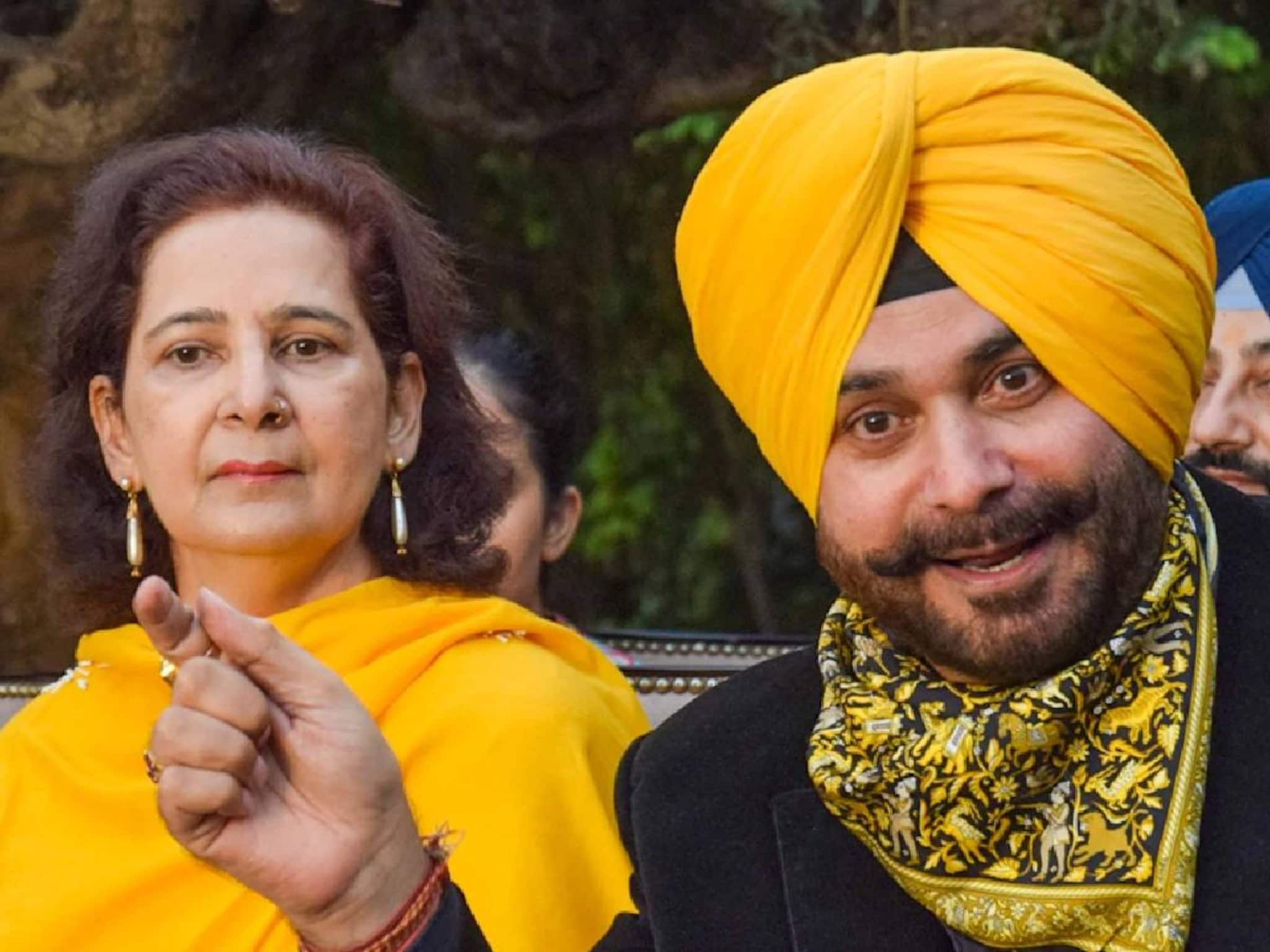 '500 കോടിയുടെ സ്യൂട്ട് കേസ്'; നവ്‌ജ്യോത് സിദ്ധുവിന്റെ ഭാര്യയെ കോൺഗ്രസ് സസ്പെൻഡ് ചെയ്തു